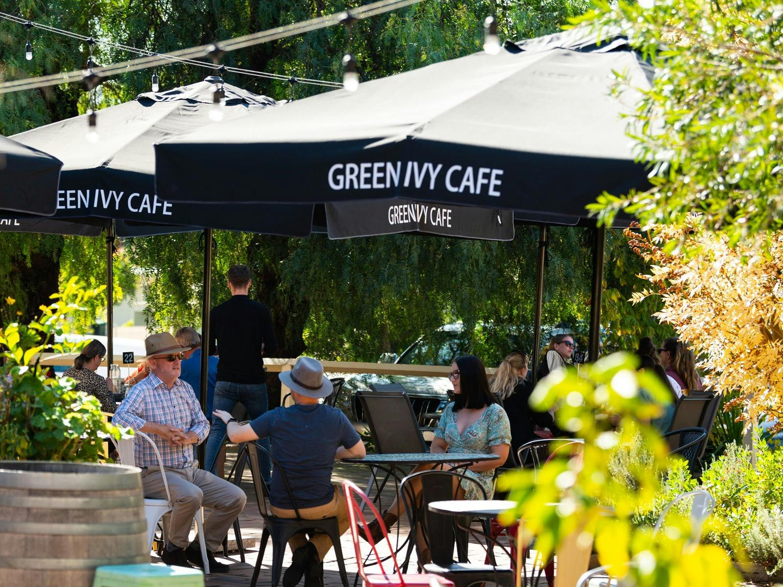 Outdoor dining courtyard.