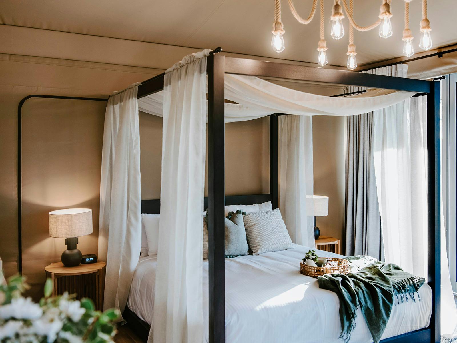 Mudgee Retreats I Four Poster Bed