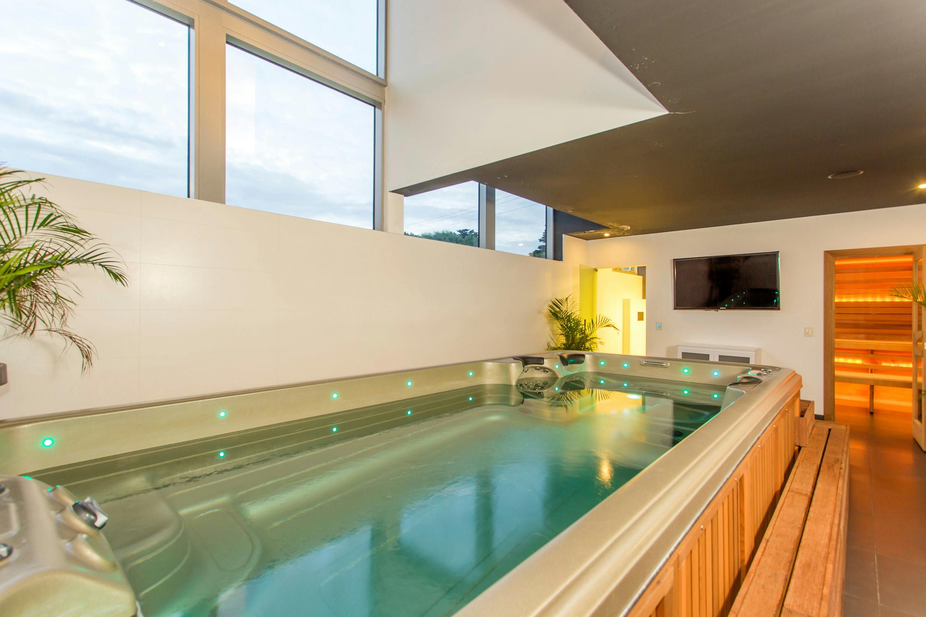 Starhaven Retreat Pool and Sauna