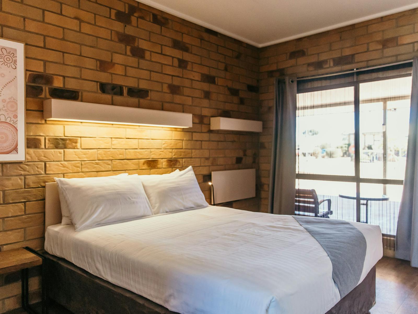 Queen Room bed