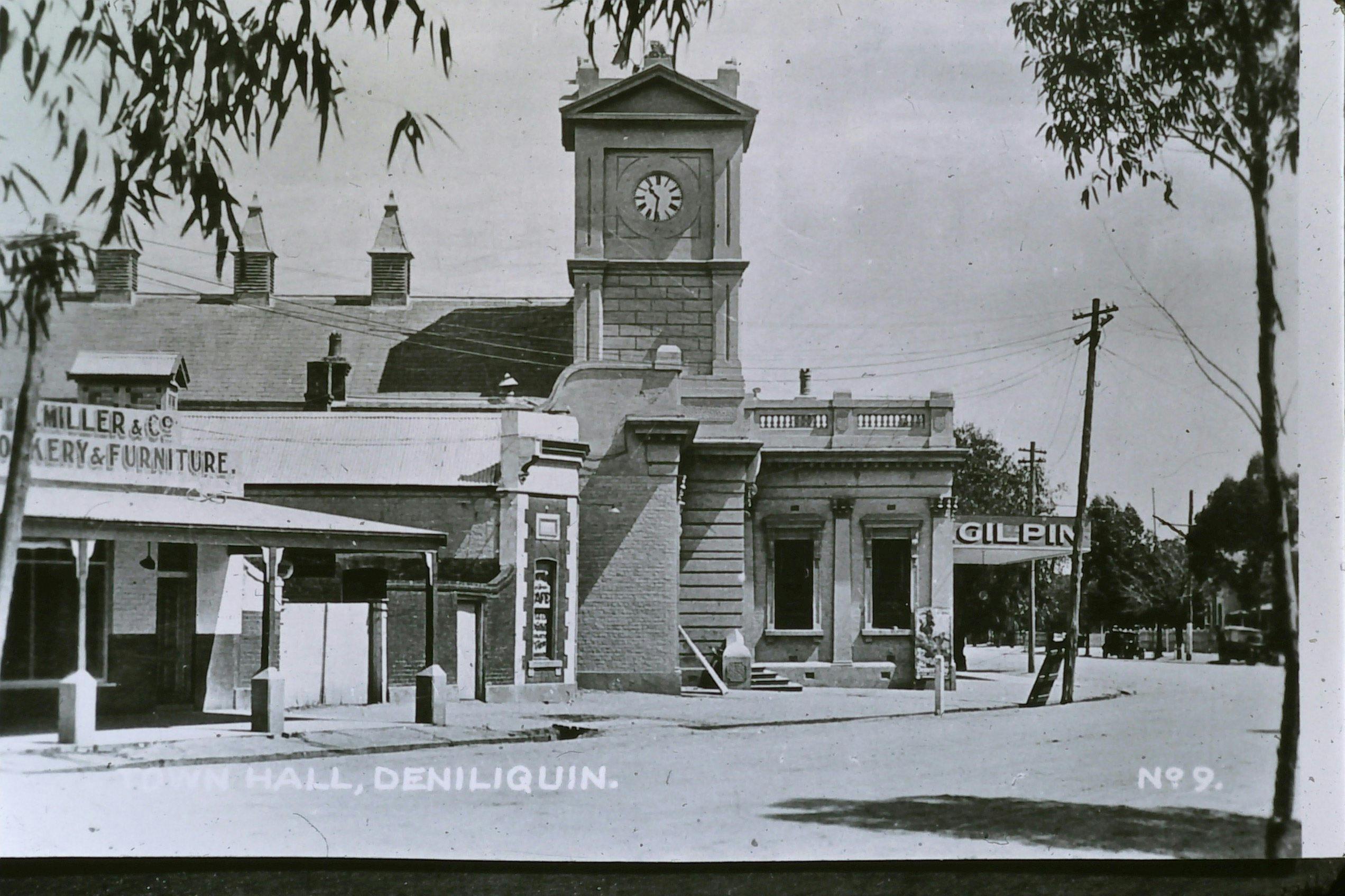 A black and white postcard of the Deniliquin Town Hall, from perhaps the 1940s