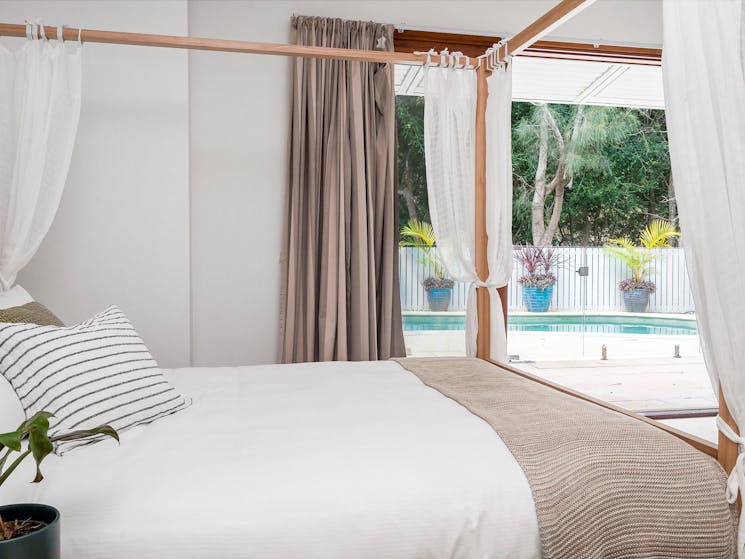 Beachcomber Blue - Byron Bay - Bedroom 4 Canopy Bed