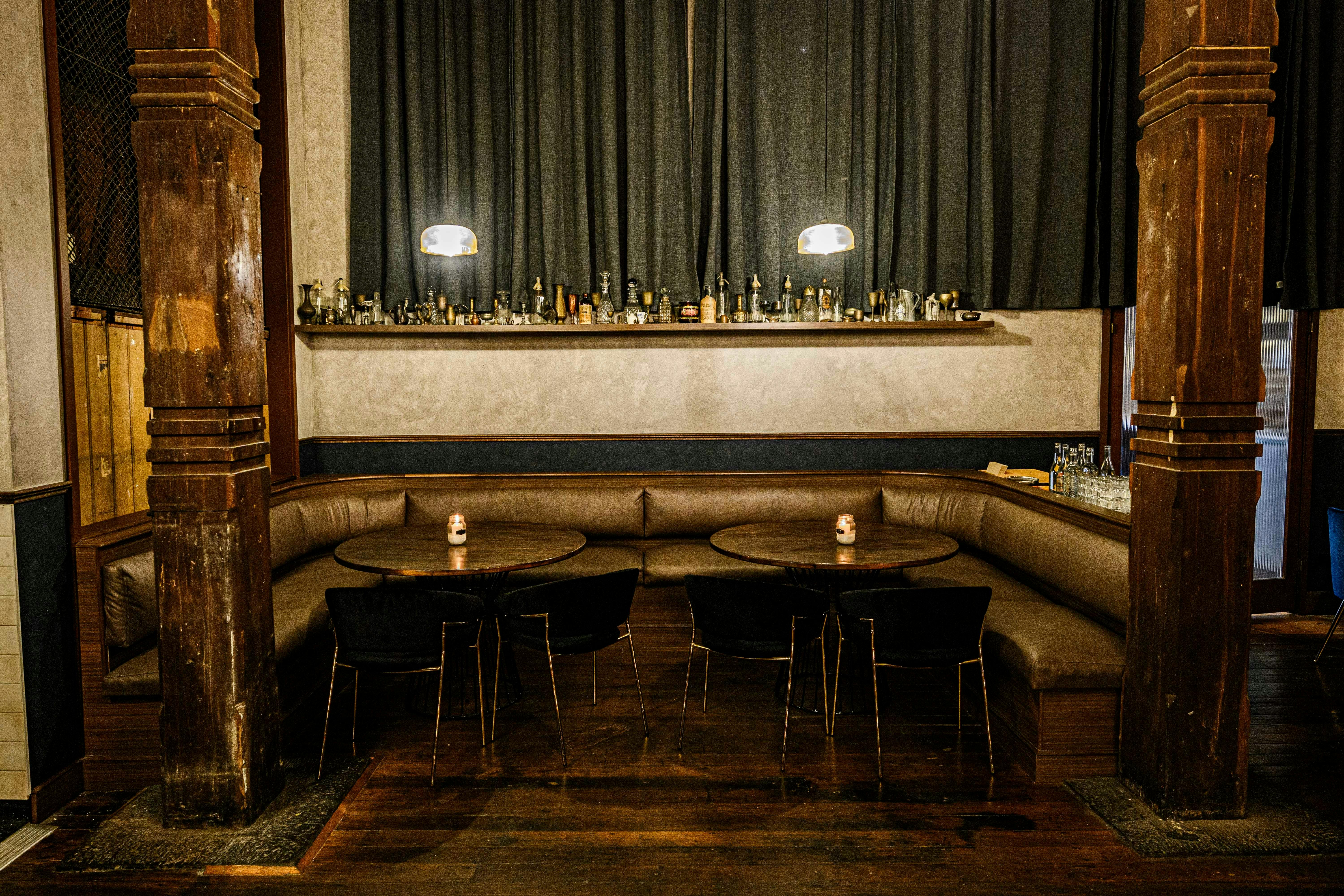 Booth Seating : Bar area