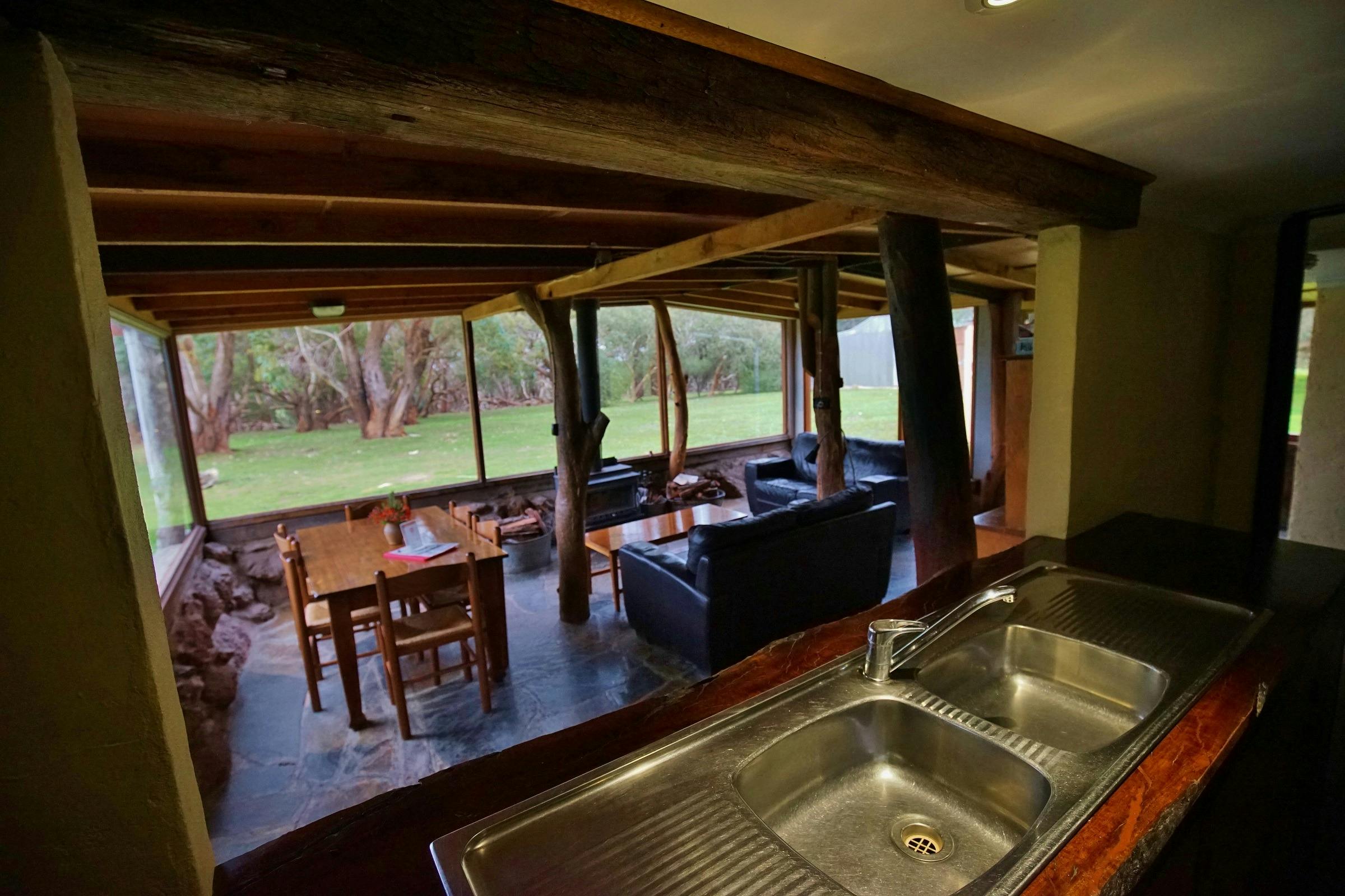 Goondooloo Cottage kitchen overlooking lounge