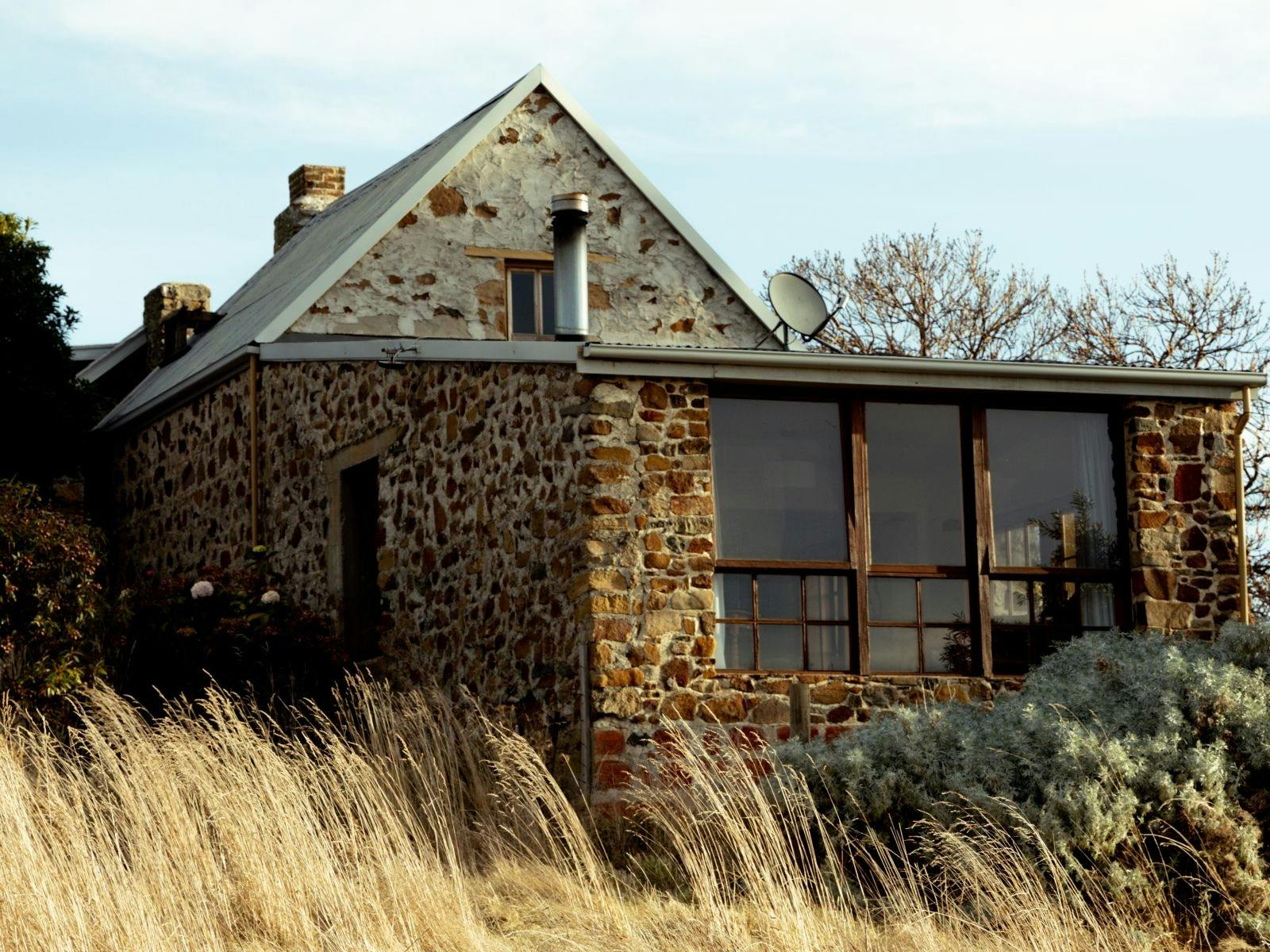Heritage cottage among vines and private beaches image