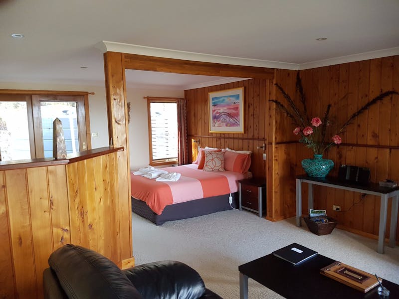 Deluxe Spa Suite image