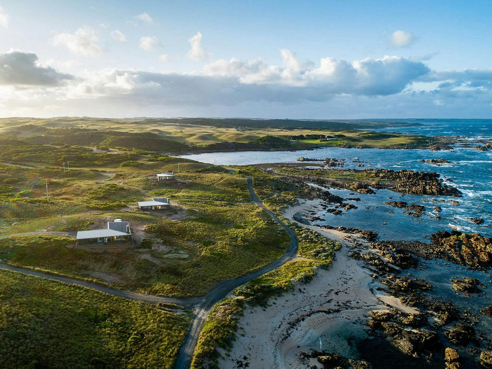 Relaxing King Island coastal retreat image