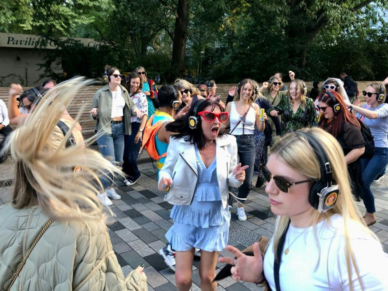 Guru Dudu Silent Disco Walking Tour, Brisbane Tour, See Brisbane, Fun Visit Brisbane activity, dance