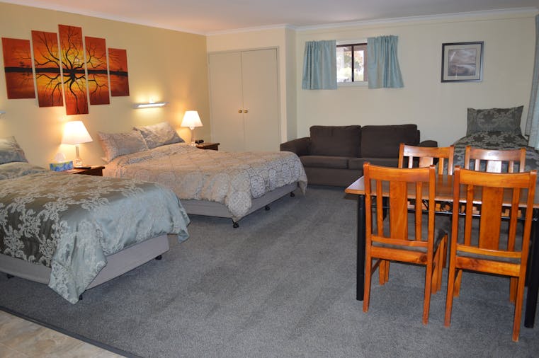 Morgan Colonial Motel