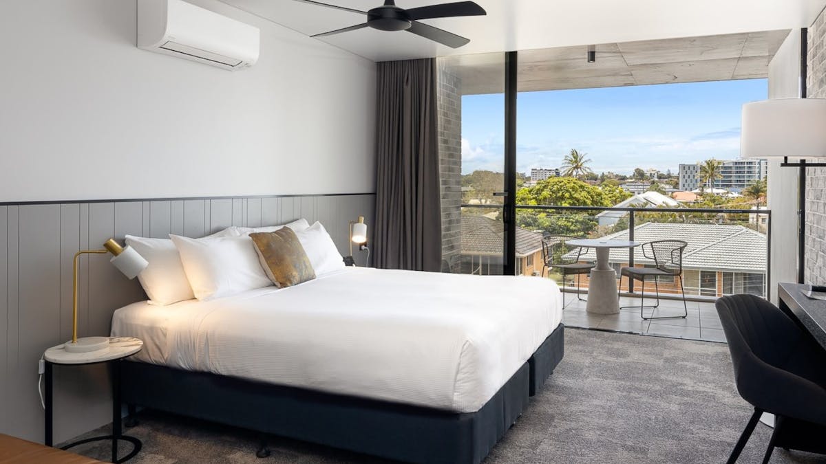 King bed with balcony