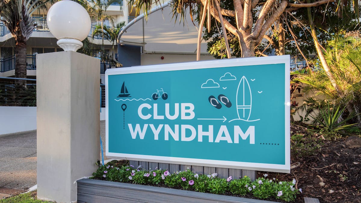 Club Wyndham Kirra Beach signage