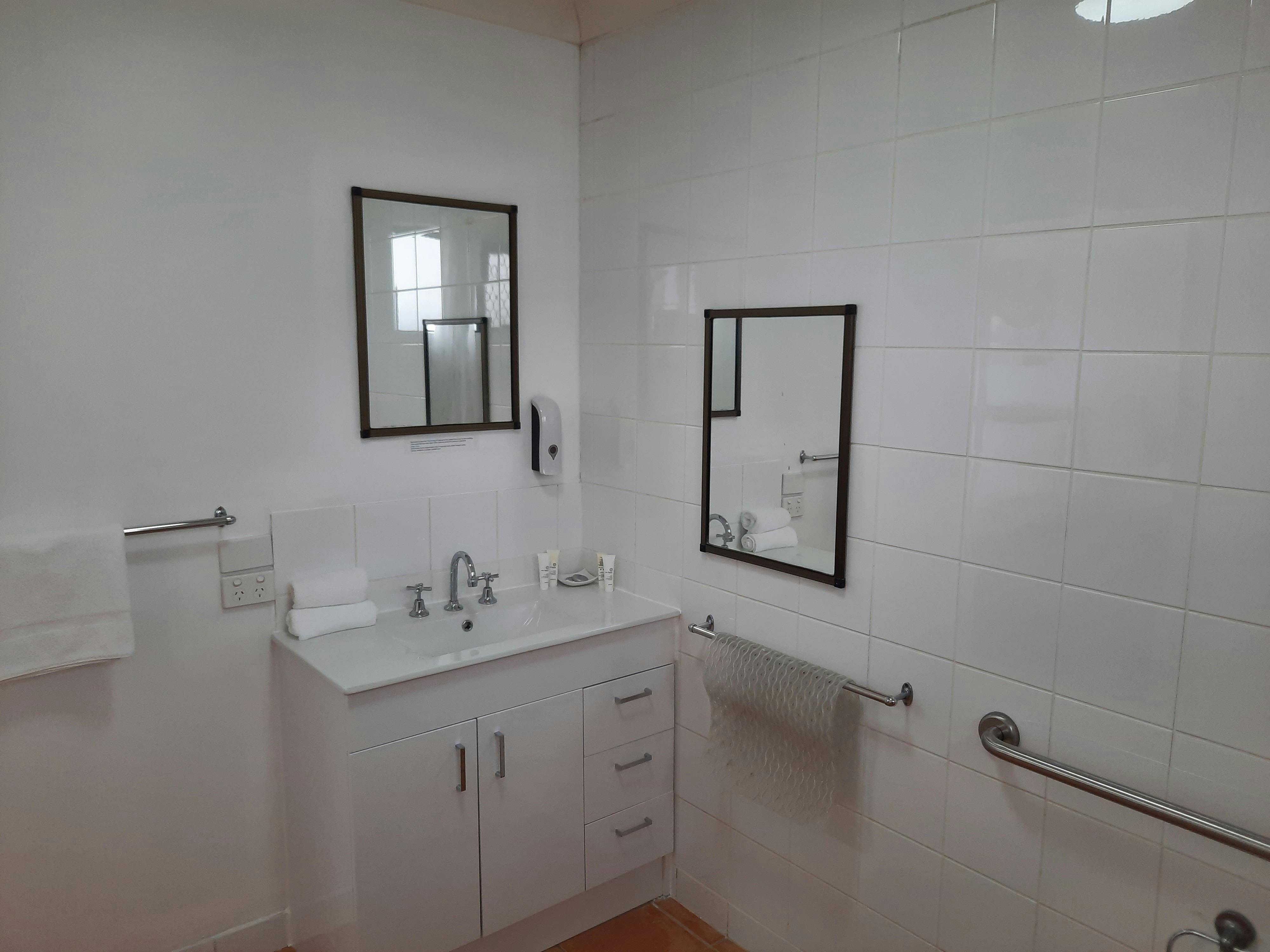 Deluxe - 2 Bedroom Apartment - Sleeps up to 5