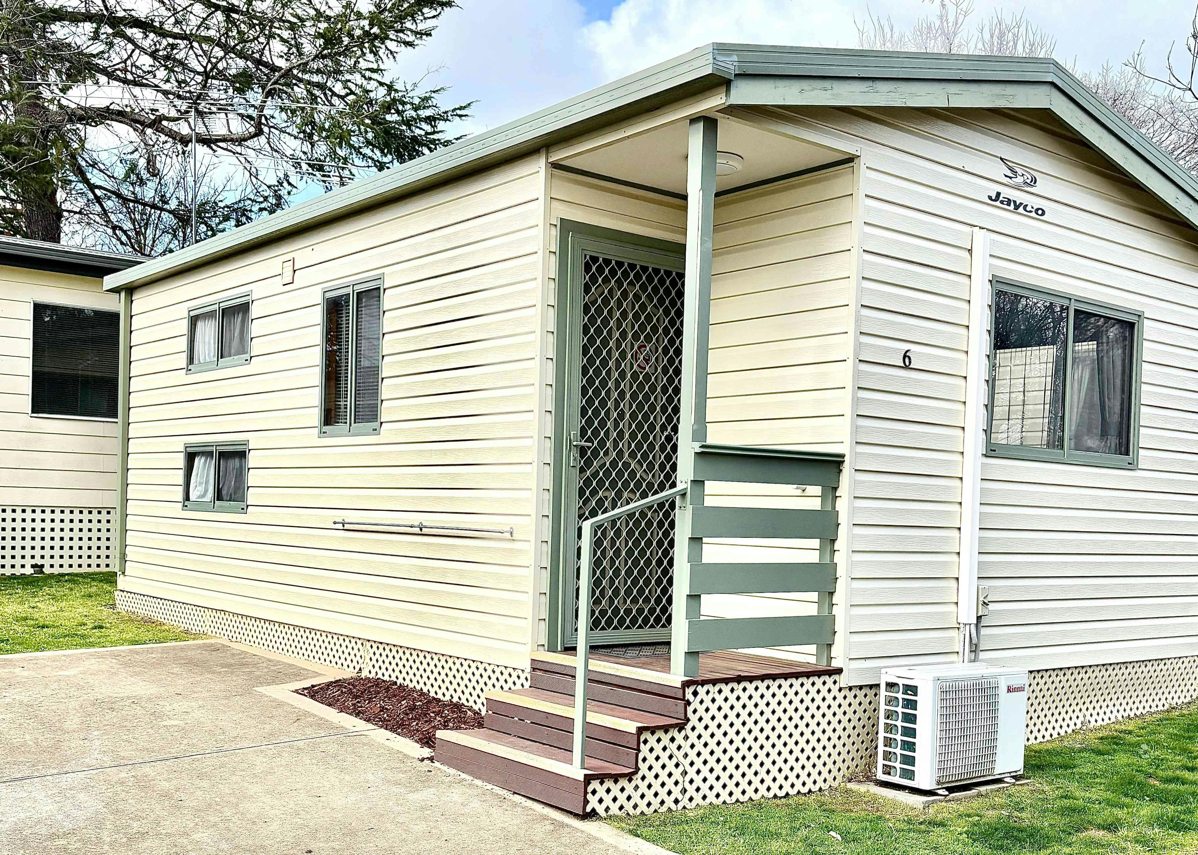 Family Cabin - Sleeps 6