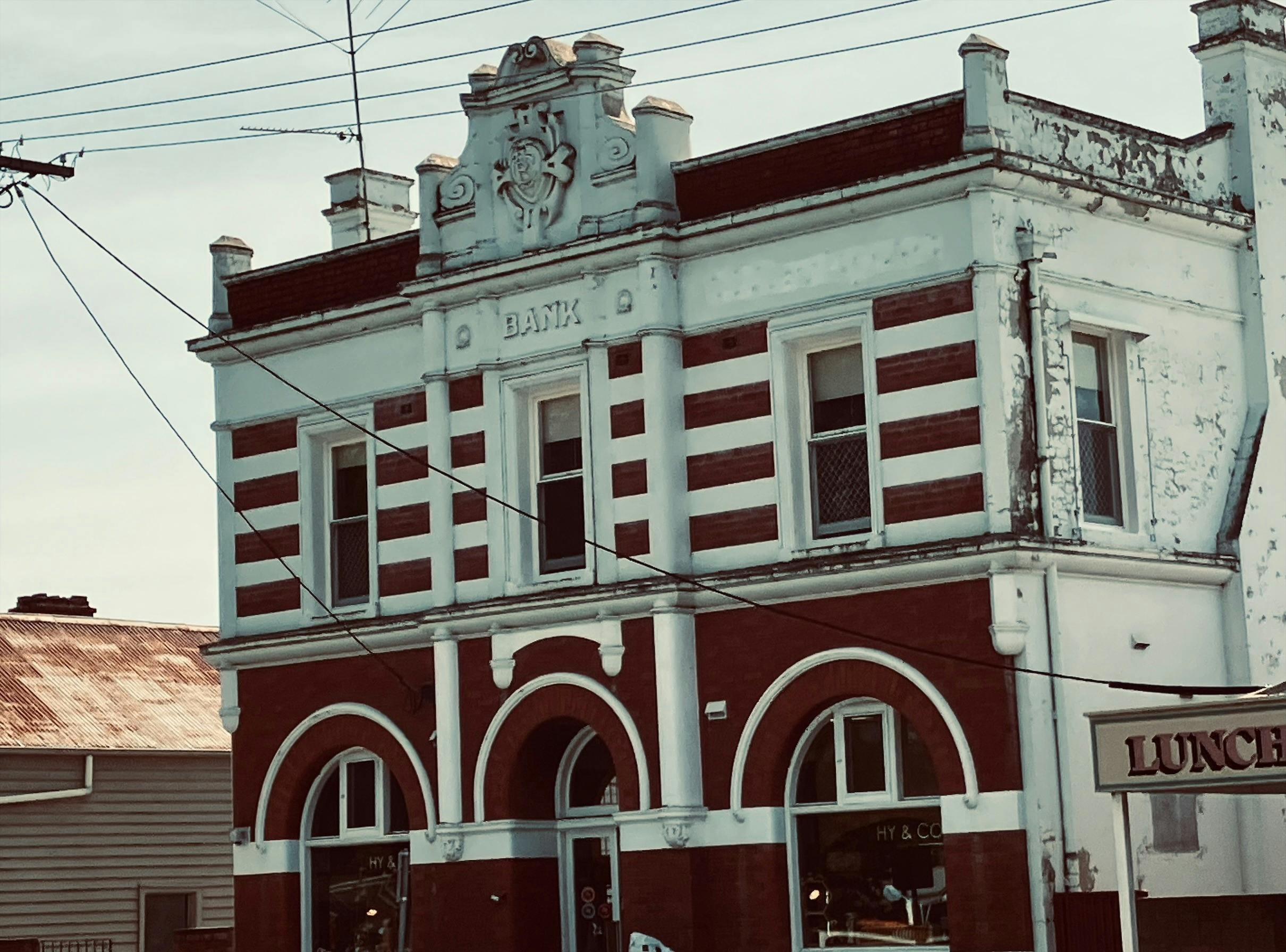 Old Bank building, Yea