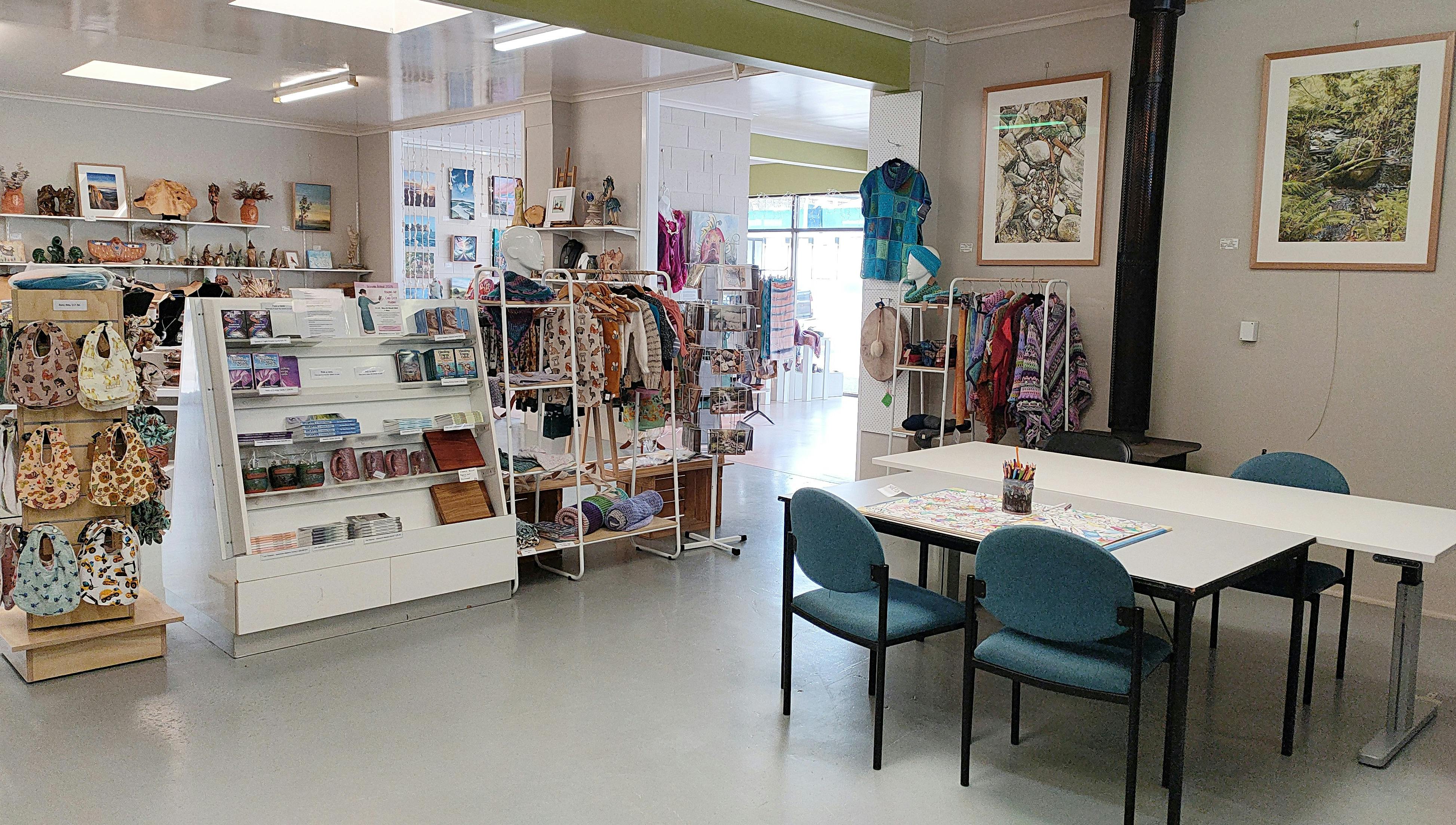 clay play, ceramics, drawing, soft pastel, art group, craft, paint sip, beginners, family, children,