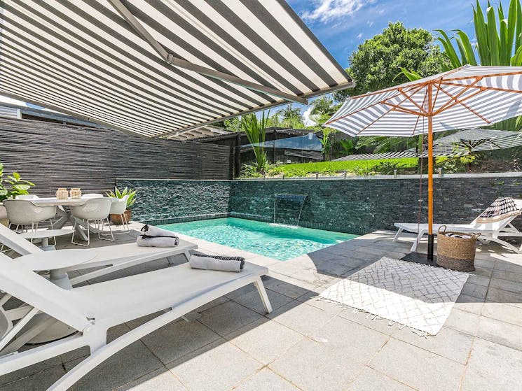 Bangalow Abode - Byron Bay - Pool and Lounge Chairs