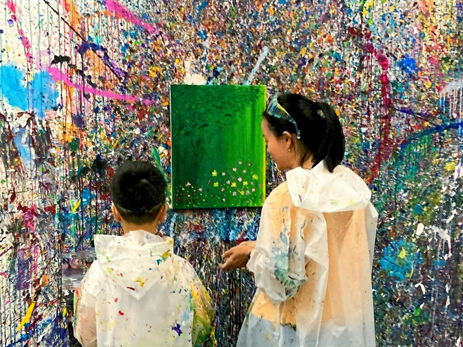 Splatter painting mother and son, Kaboo Studio