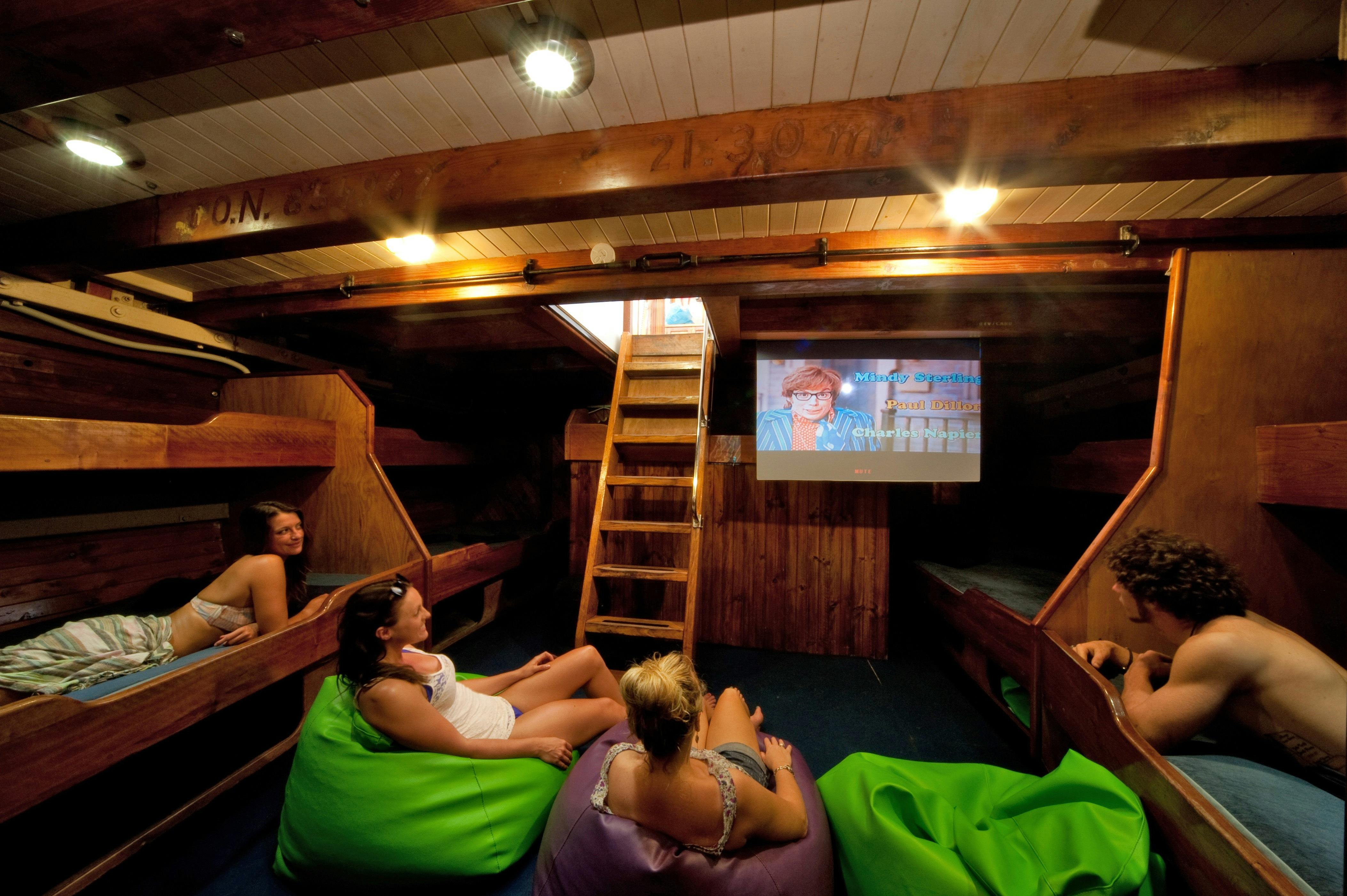 New Horizon - Movie lounge