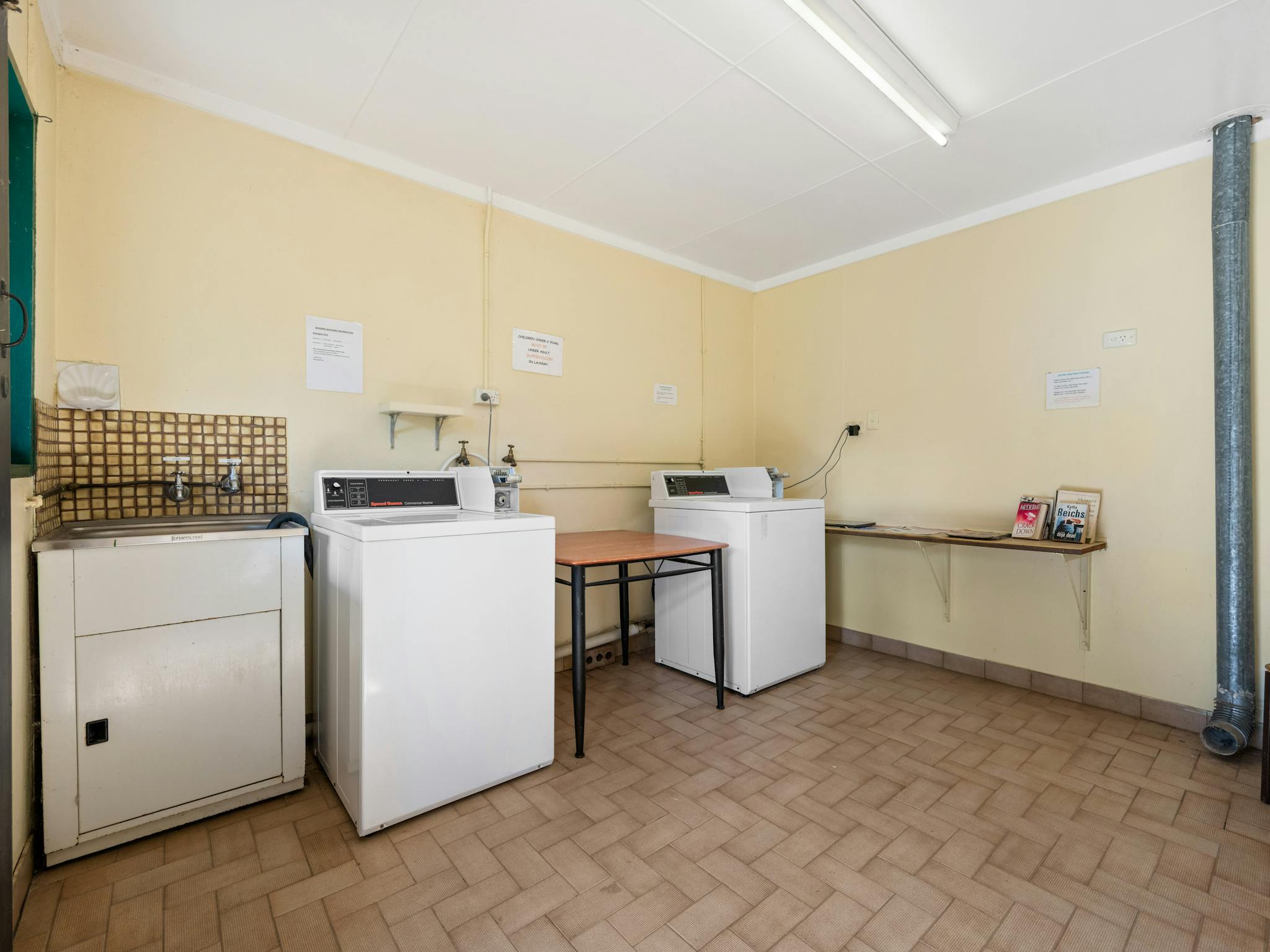 The Family Shepherd's Hut eldorado caravan park