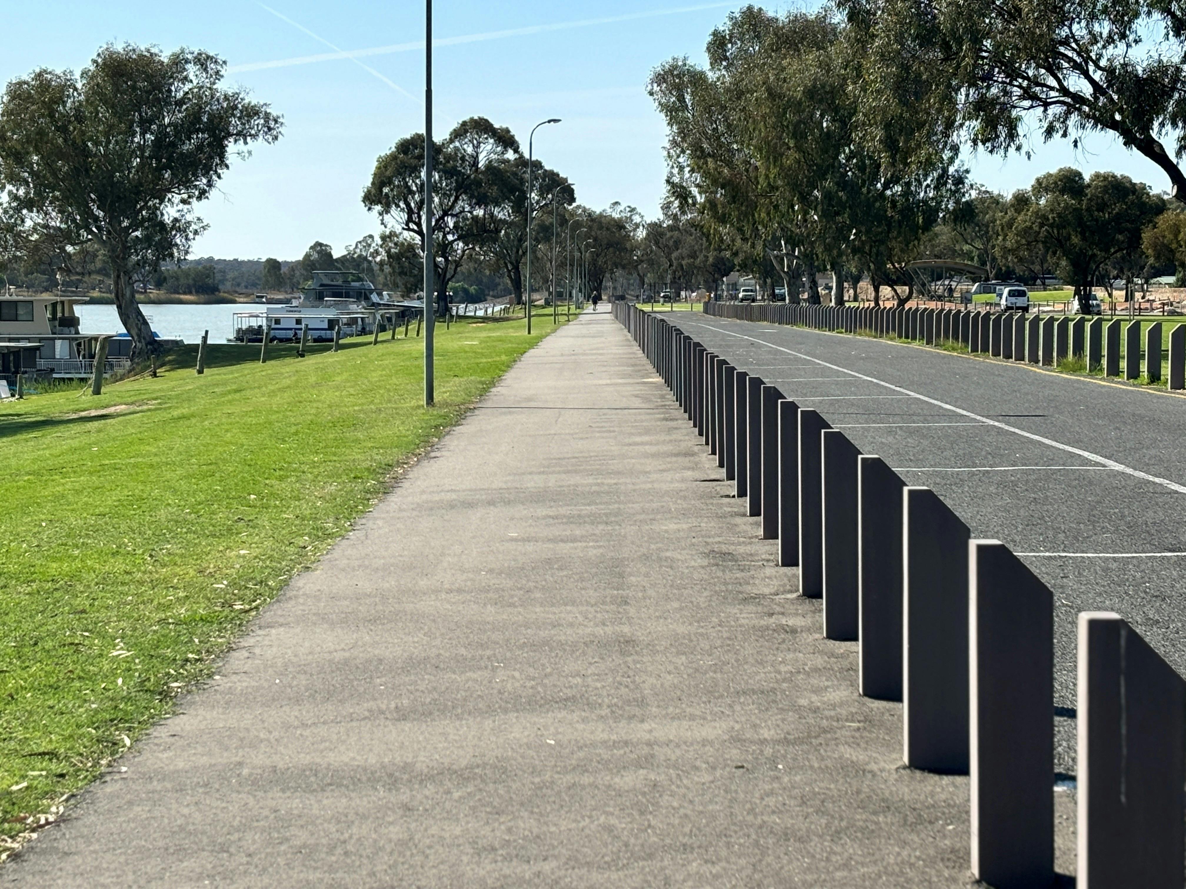 Walking / Bike path at Waikerie Riverfront