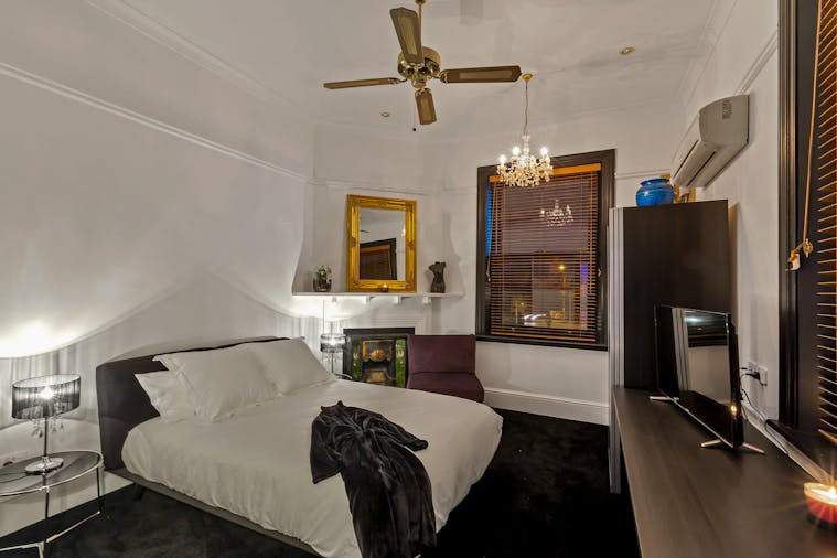 Deluxe King Suite 1