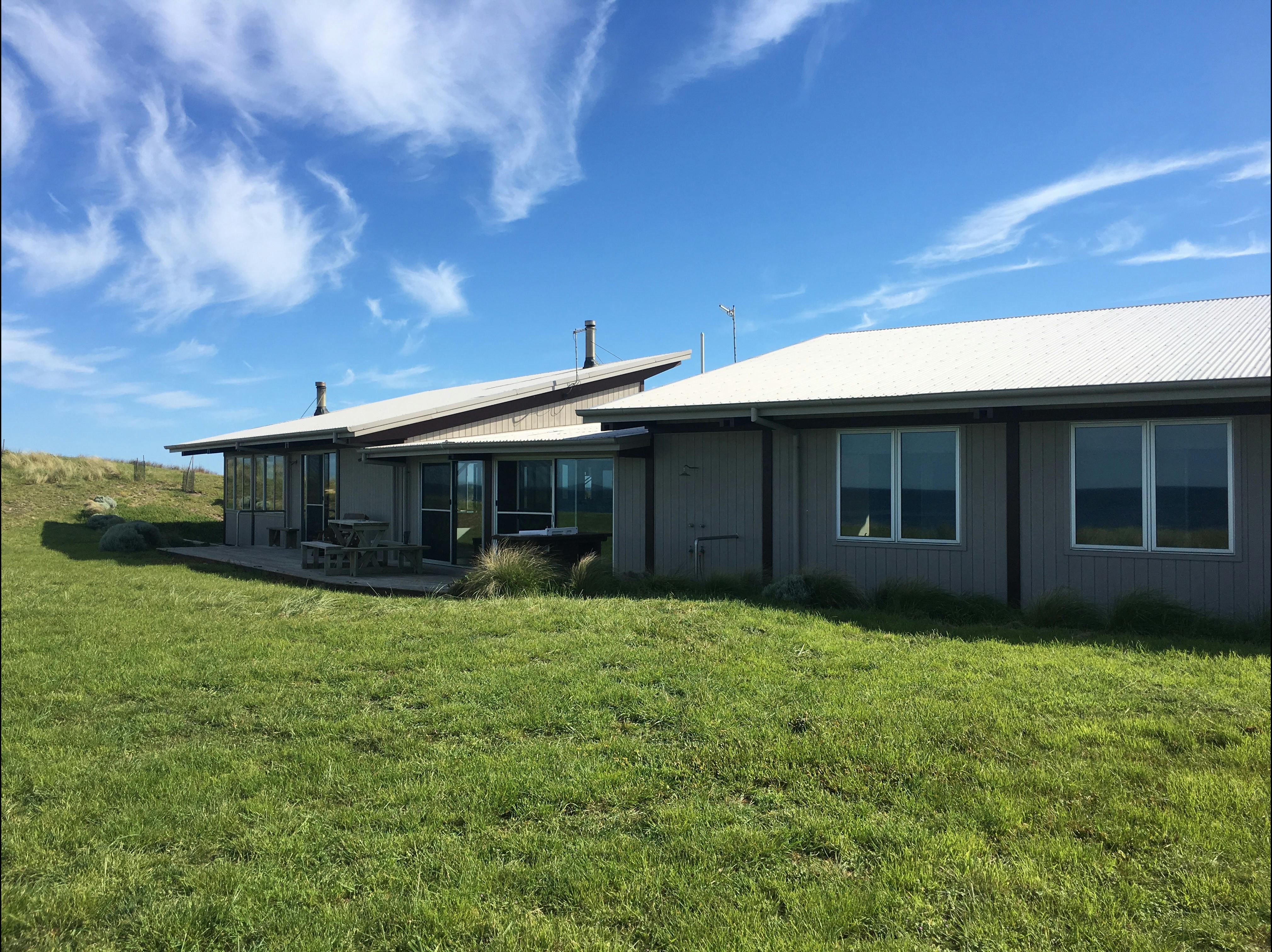 King Island Breaks-Turnstone Beach House