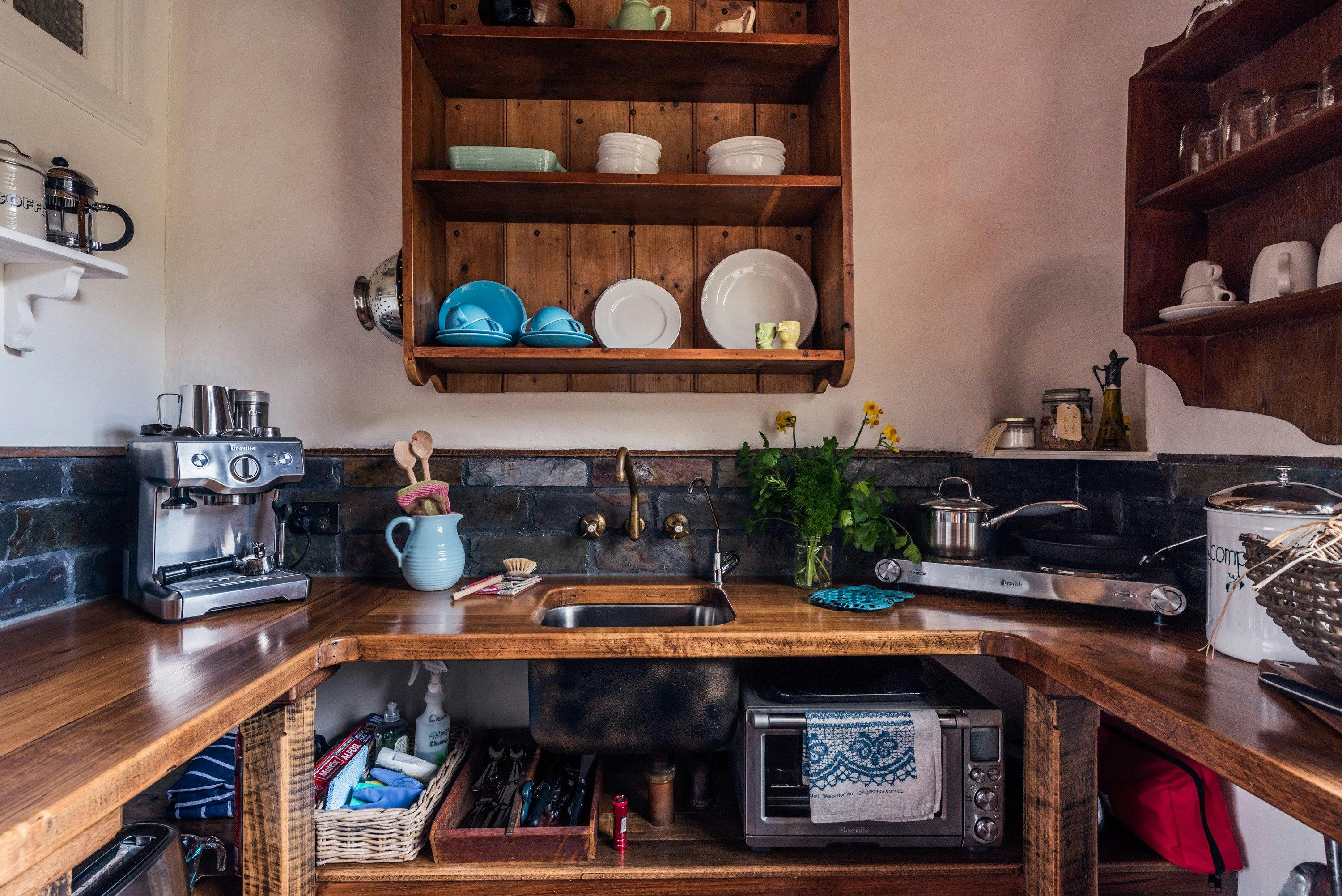 Fully equipped kitchen to prepare dinner ...espresso coffee for breakfast!