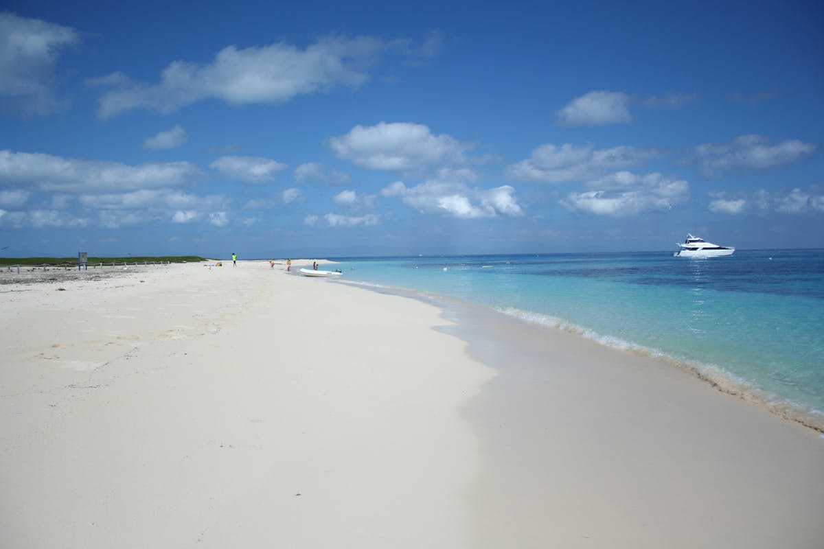 The view of Michaelmas Cay beach