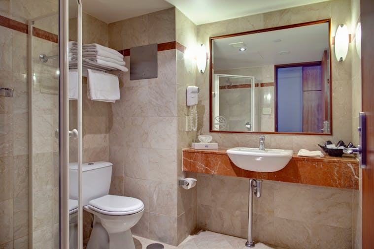 Deluxe Twin Queen Room