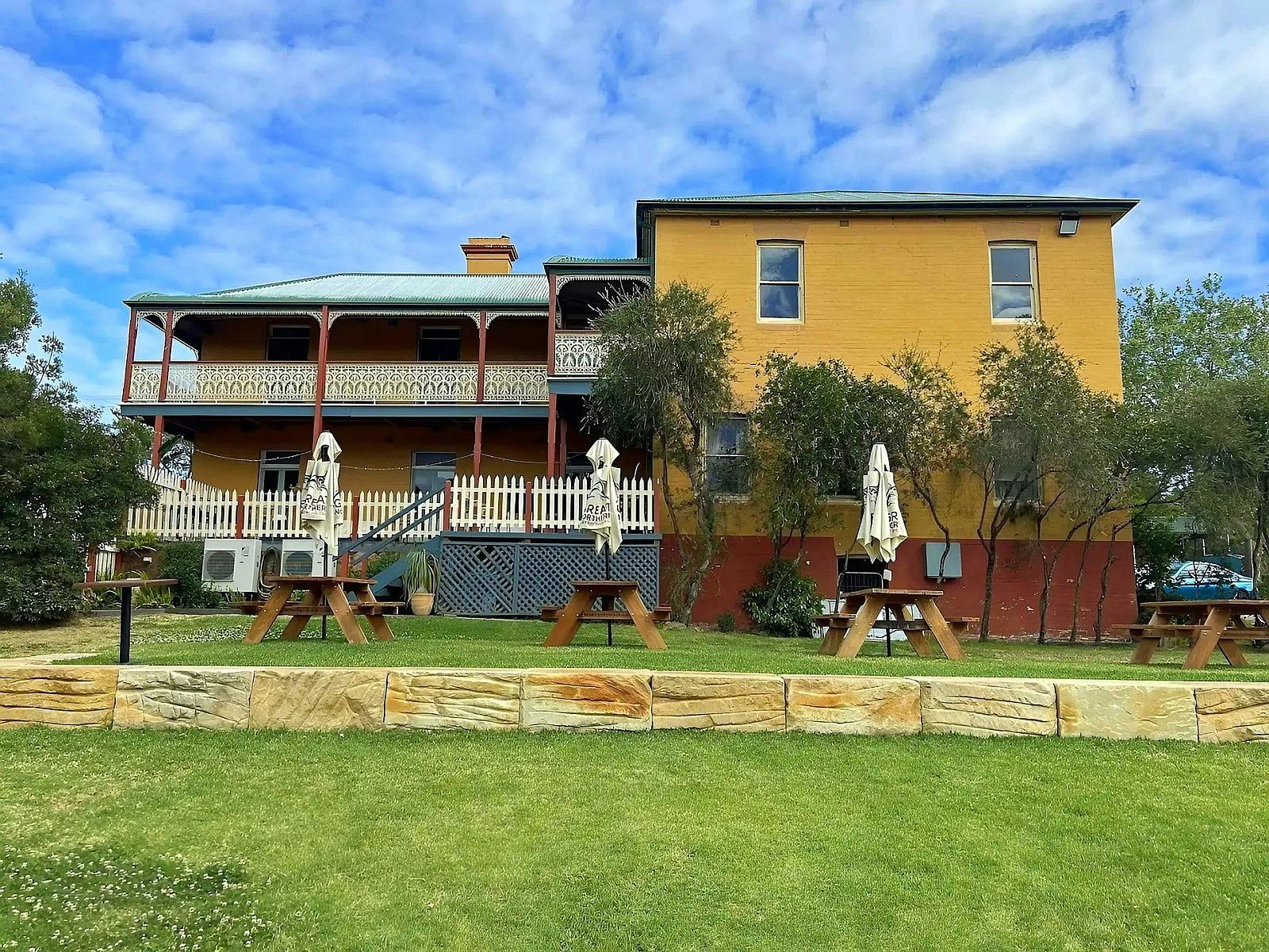 Settlers Arms Hotel Dungog