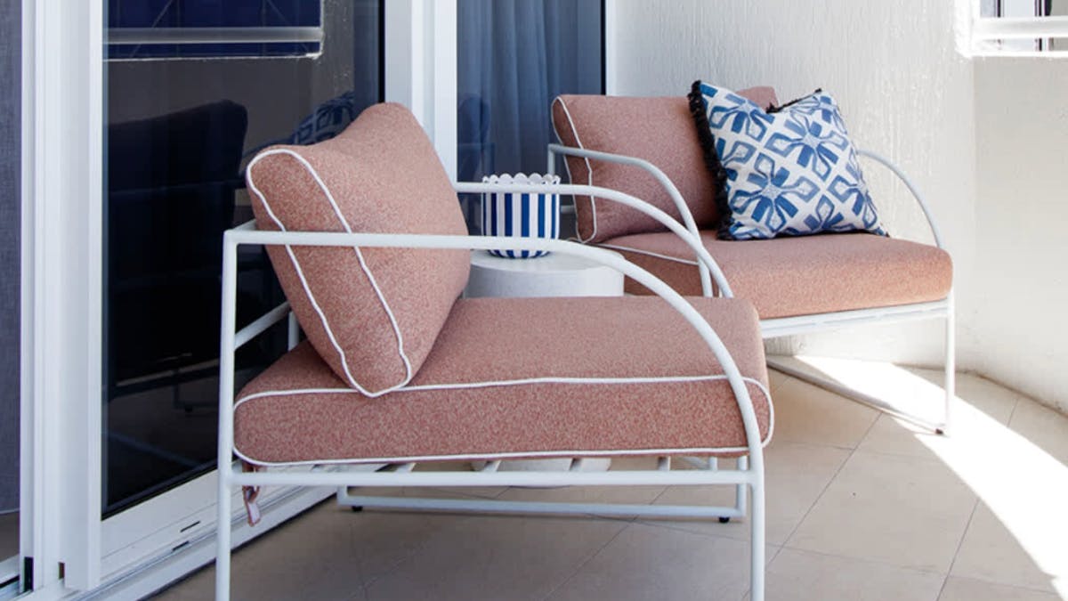 2 Bedroom unit in Burleigh - Balcony seating