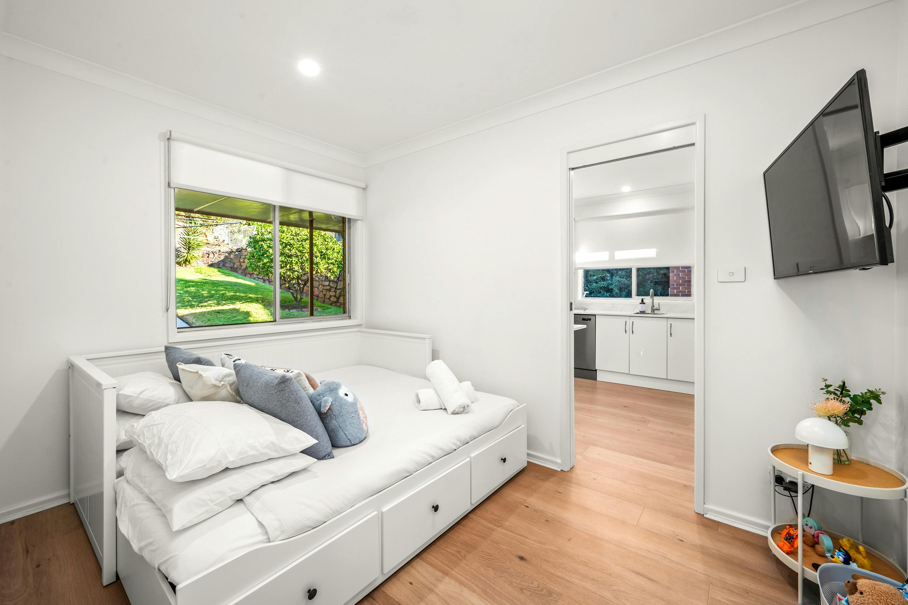 Hillview Newcastle House Airbnb book direct the fam holiday home house