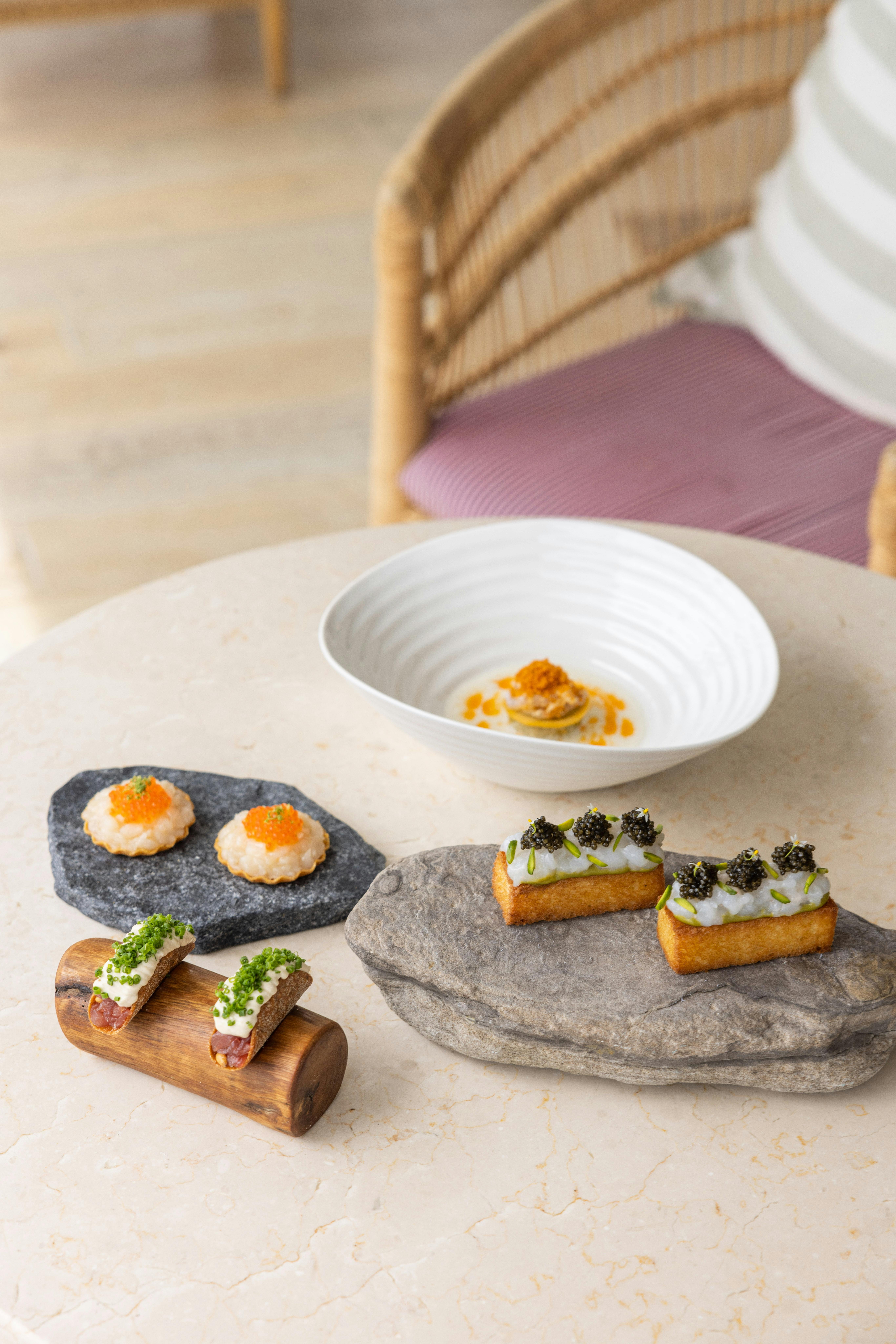 亞歷山德羅·帕沃尼 (Alessandro Pavoni) 和維克多·莫亞 (Victor Moya) - 停泊在沙嘴