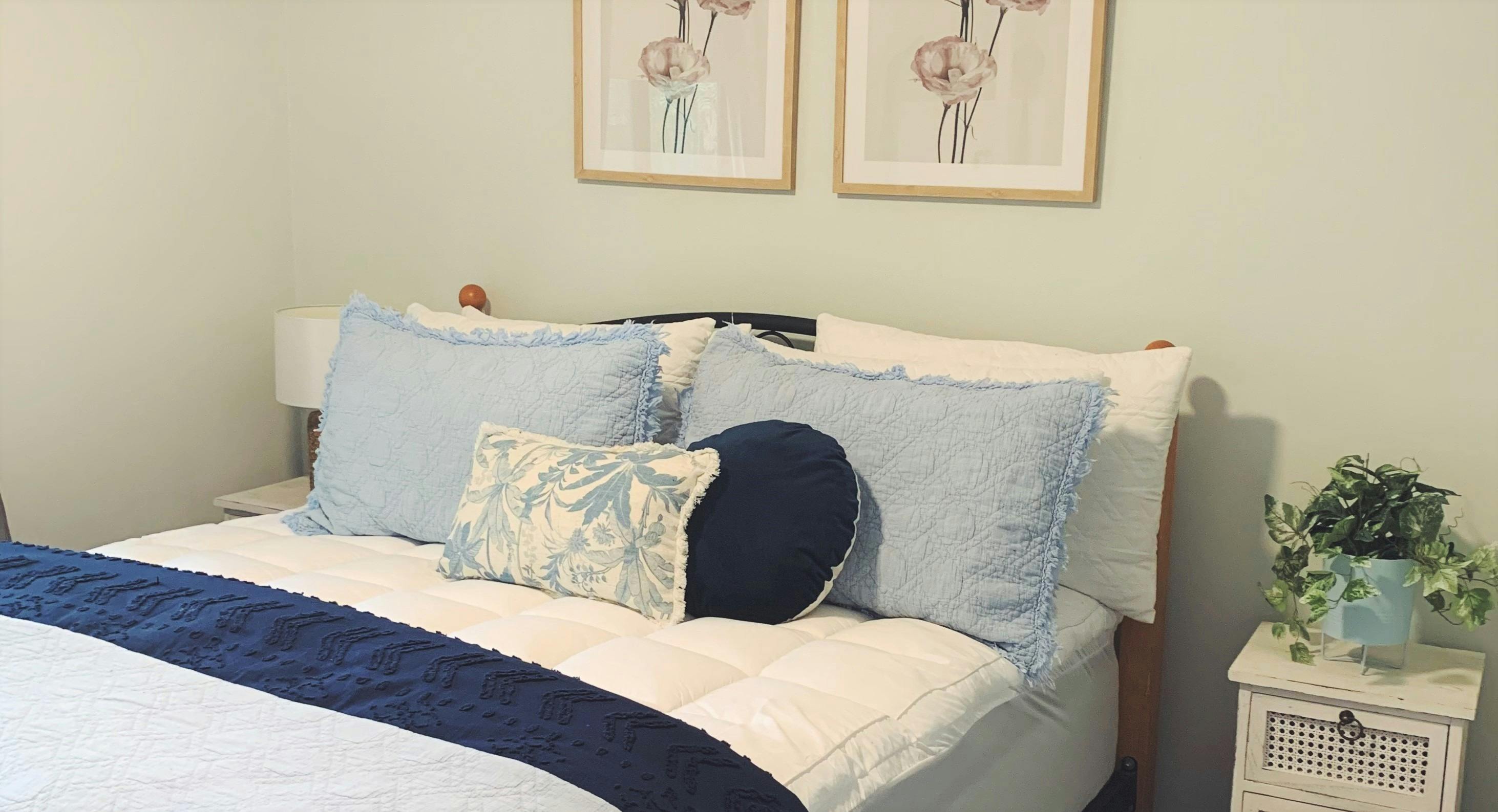 The Little Blue House, Port Victoria