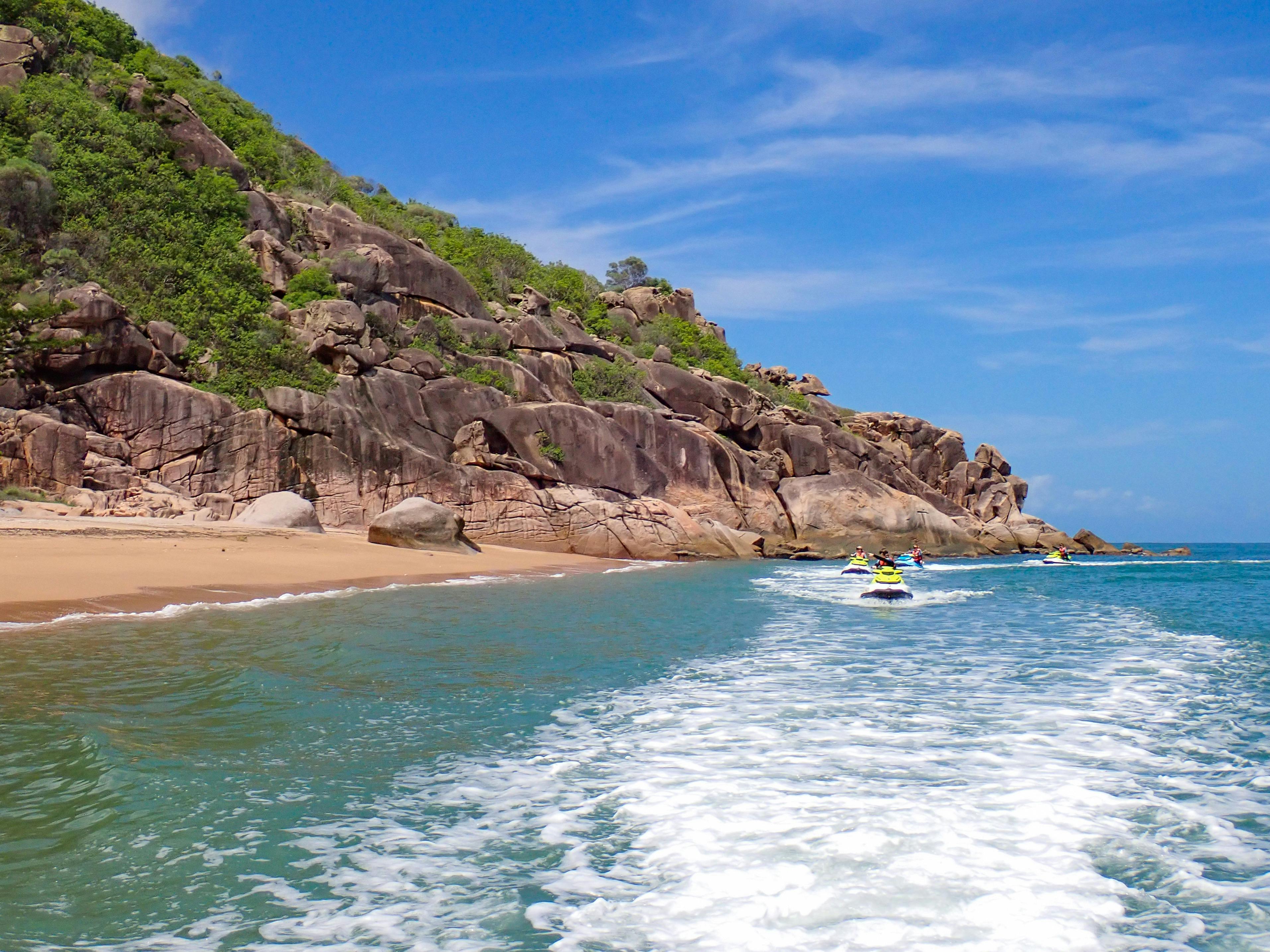 On tour discovering the best of Maggie Island