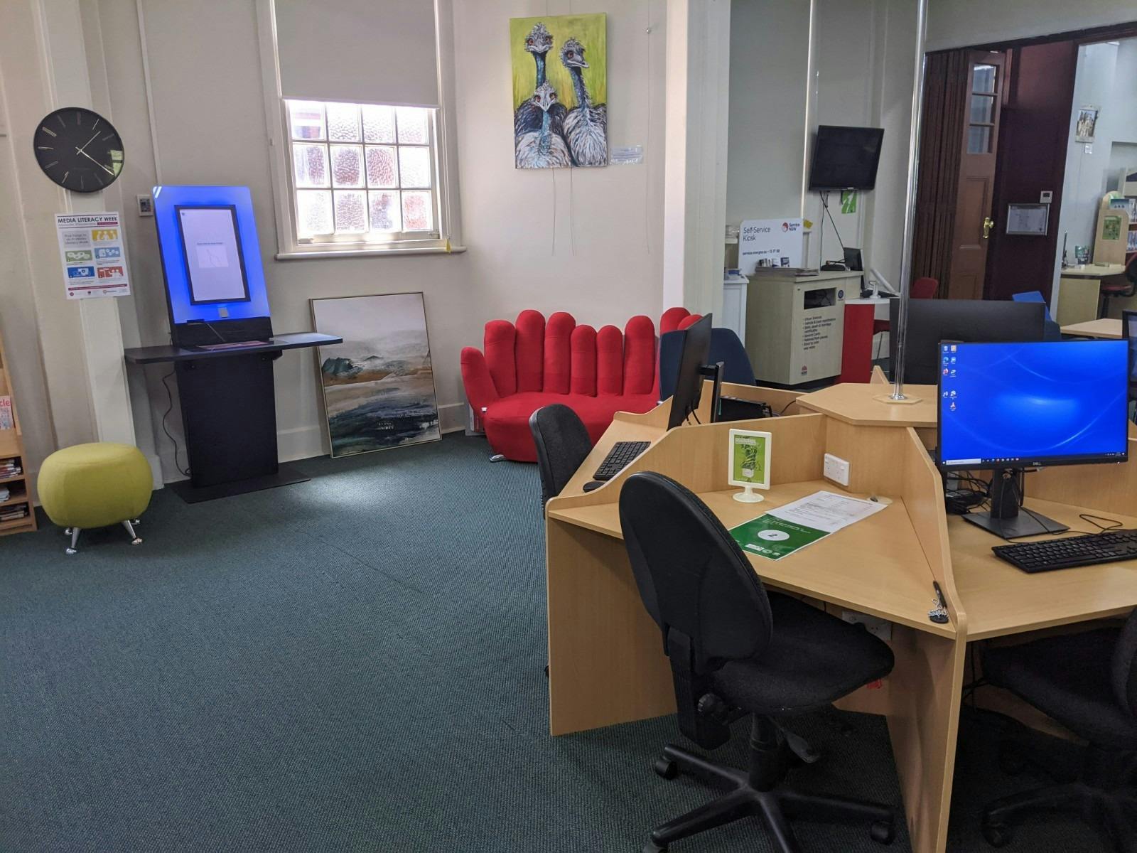 ハーデン図書館内部の公共コンピューター