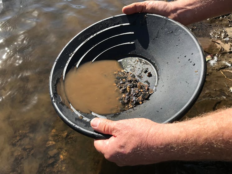 Tuena Panning For Gold Nsw Holidays Amp Accommodation