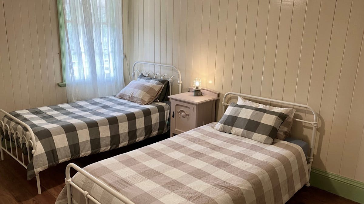 farm stay near brisbane