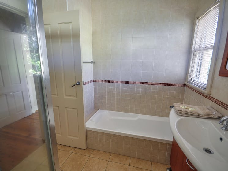Brigalow Cottage Bathroom