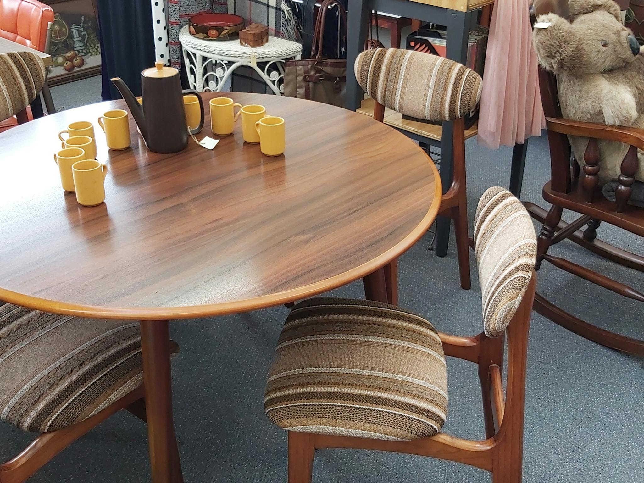 Retro dining set