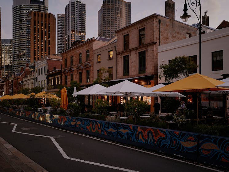 Le Foote exterior with street seating