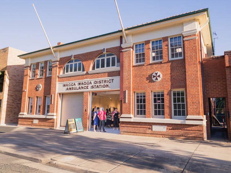 Photograph of a historic ambulance station building, now used as an art gallery.