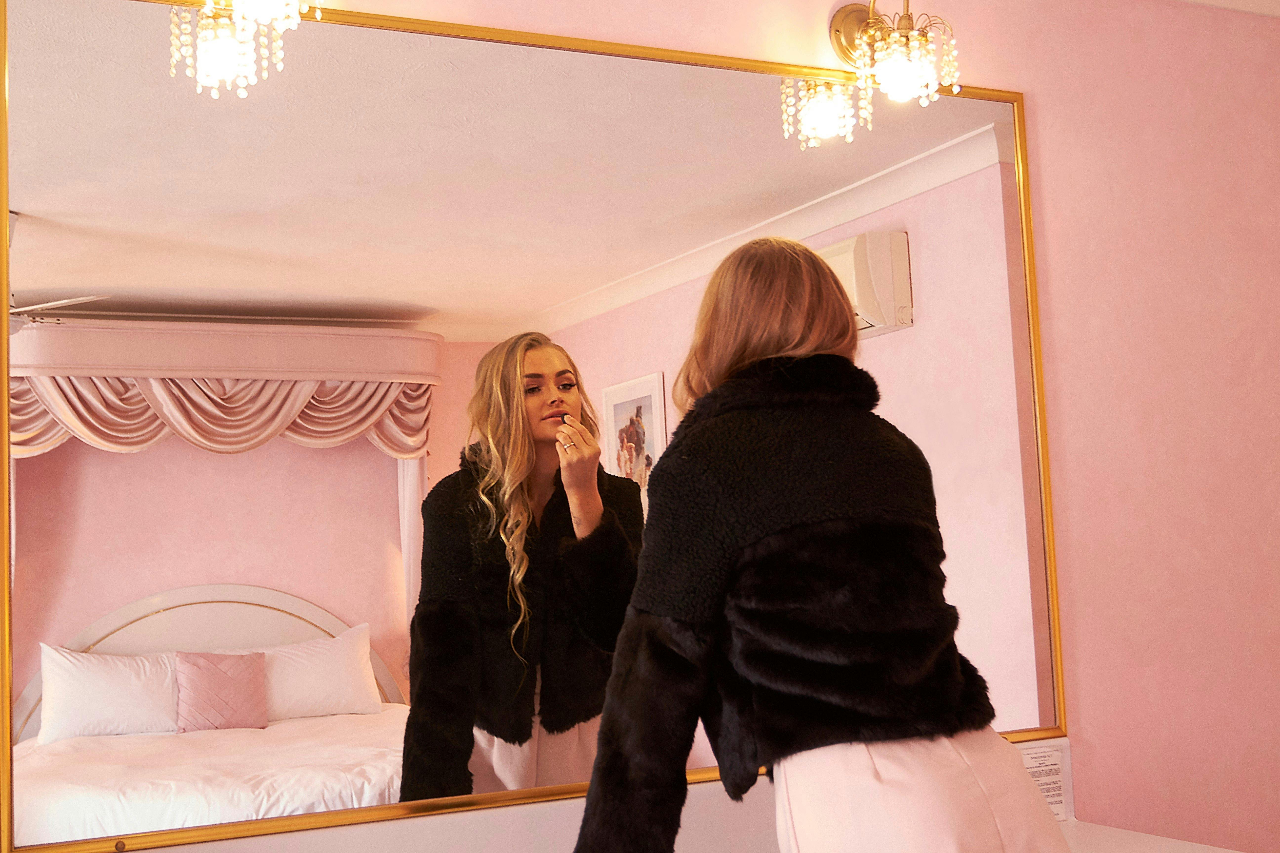 더 핑크 룸 - 라스베가스 모텔 트위드 헤즈