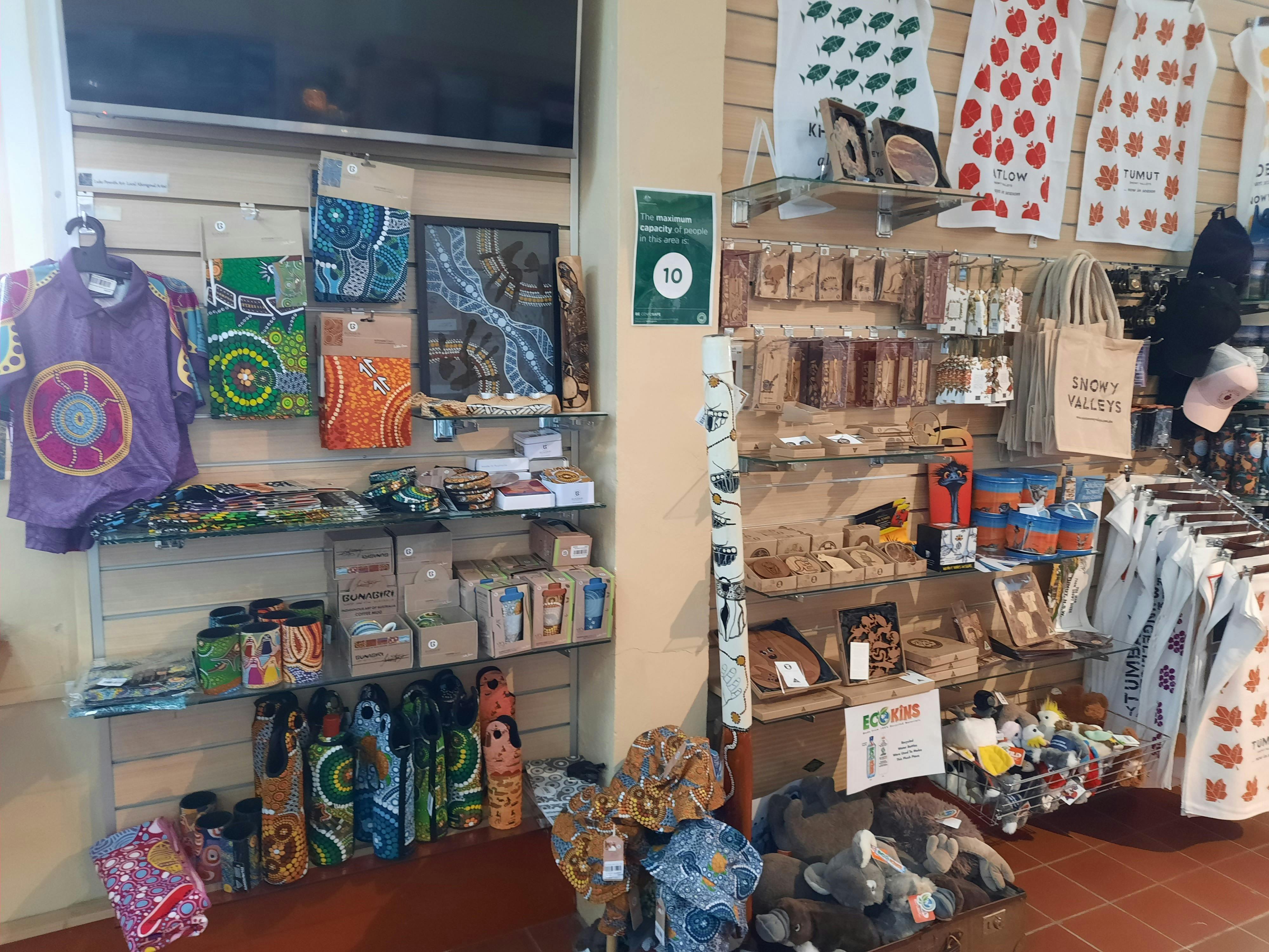 スノーウィーバレーのトゥームット地域ビジターセンターで入手可能な製品