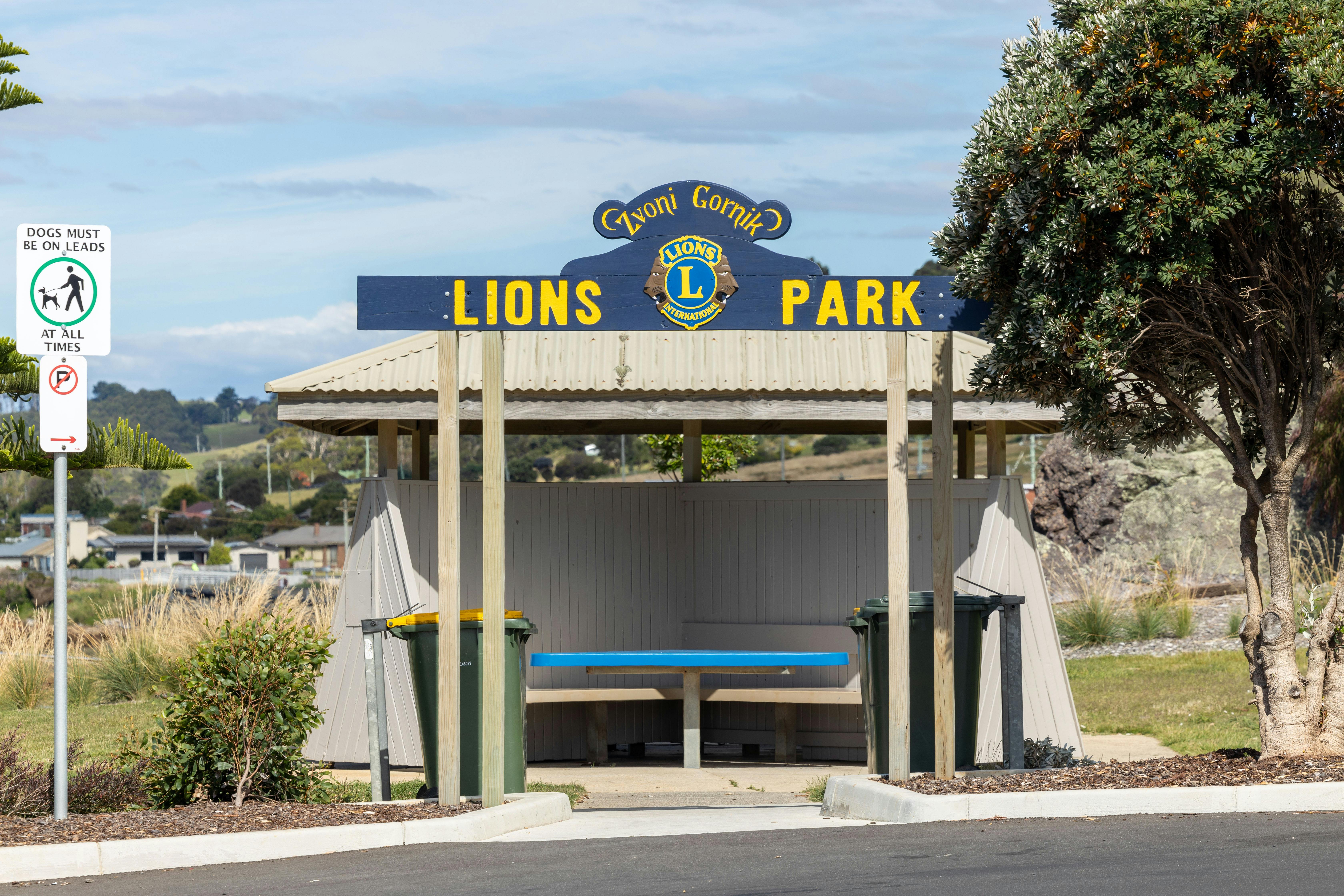 Lions Park, Penguin