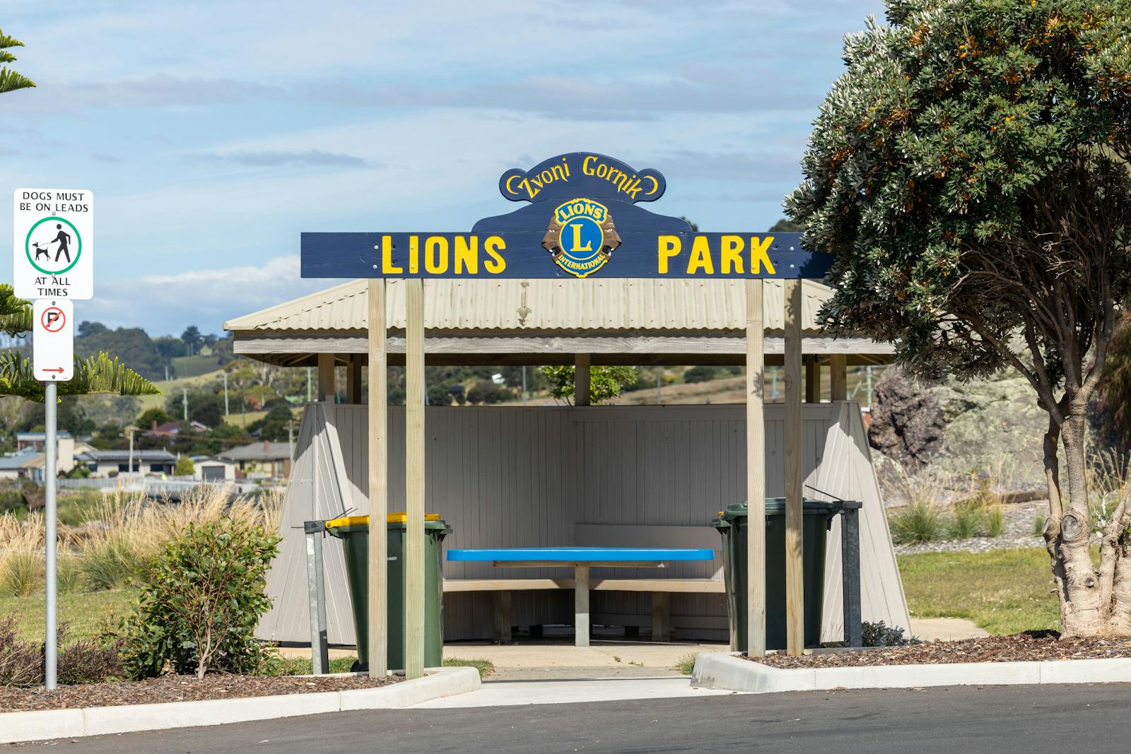 Lions Park, Penguin