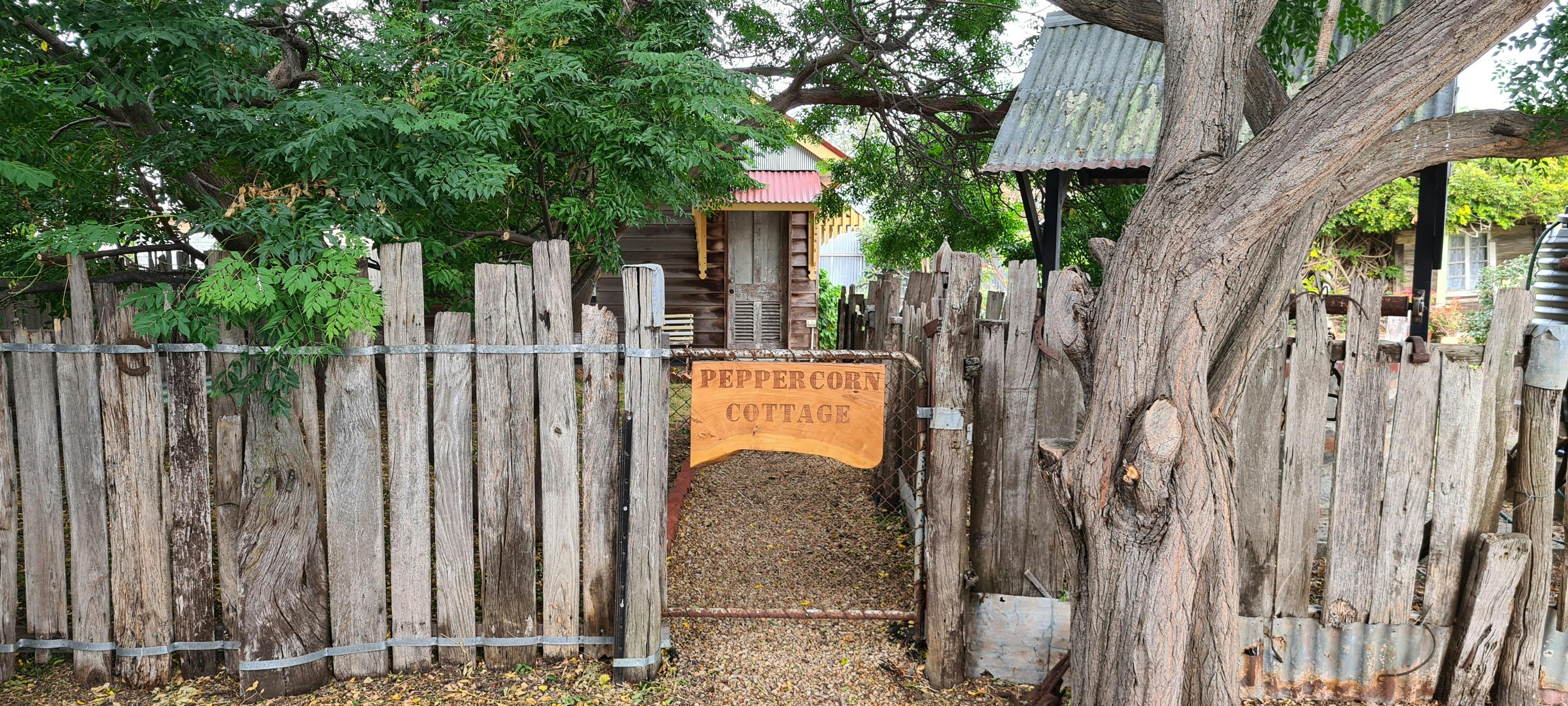 Peppercorn Cottage Normanville - gates