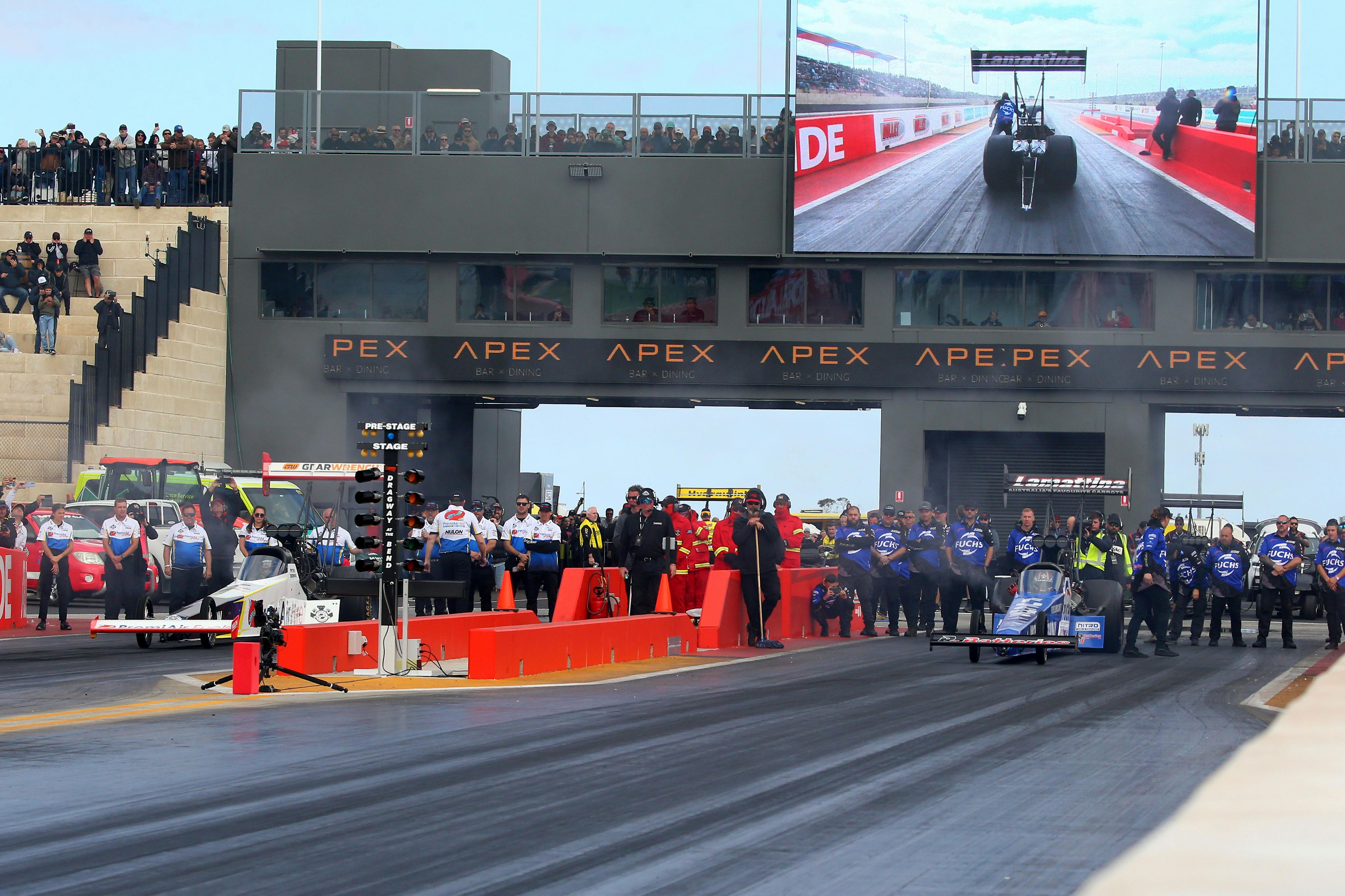 Head to head Top Fuel Drag Racing
