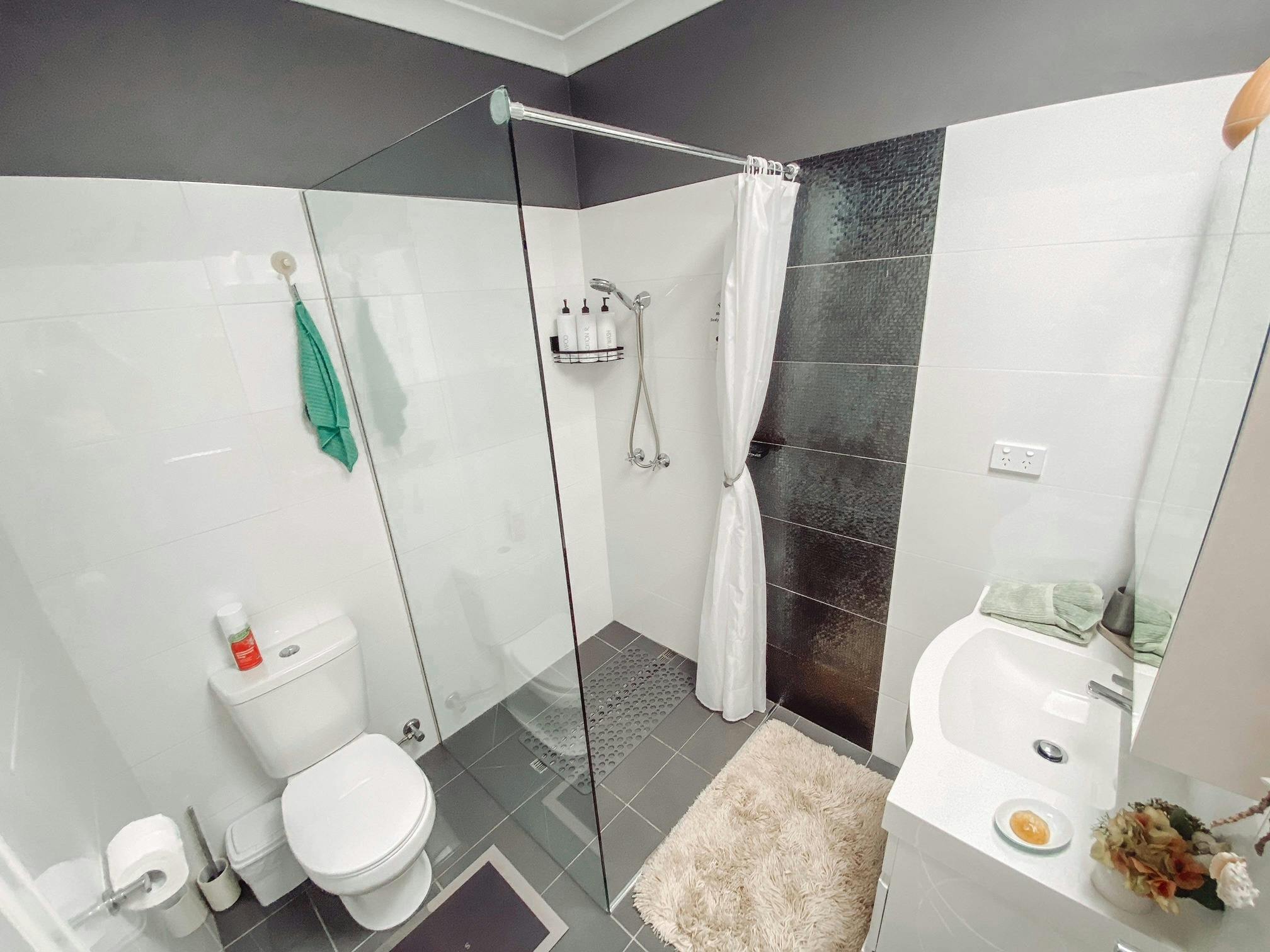 Paula's Guest House - Bathroom