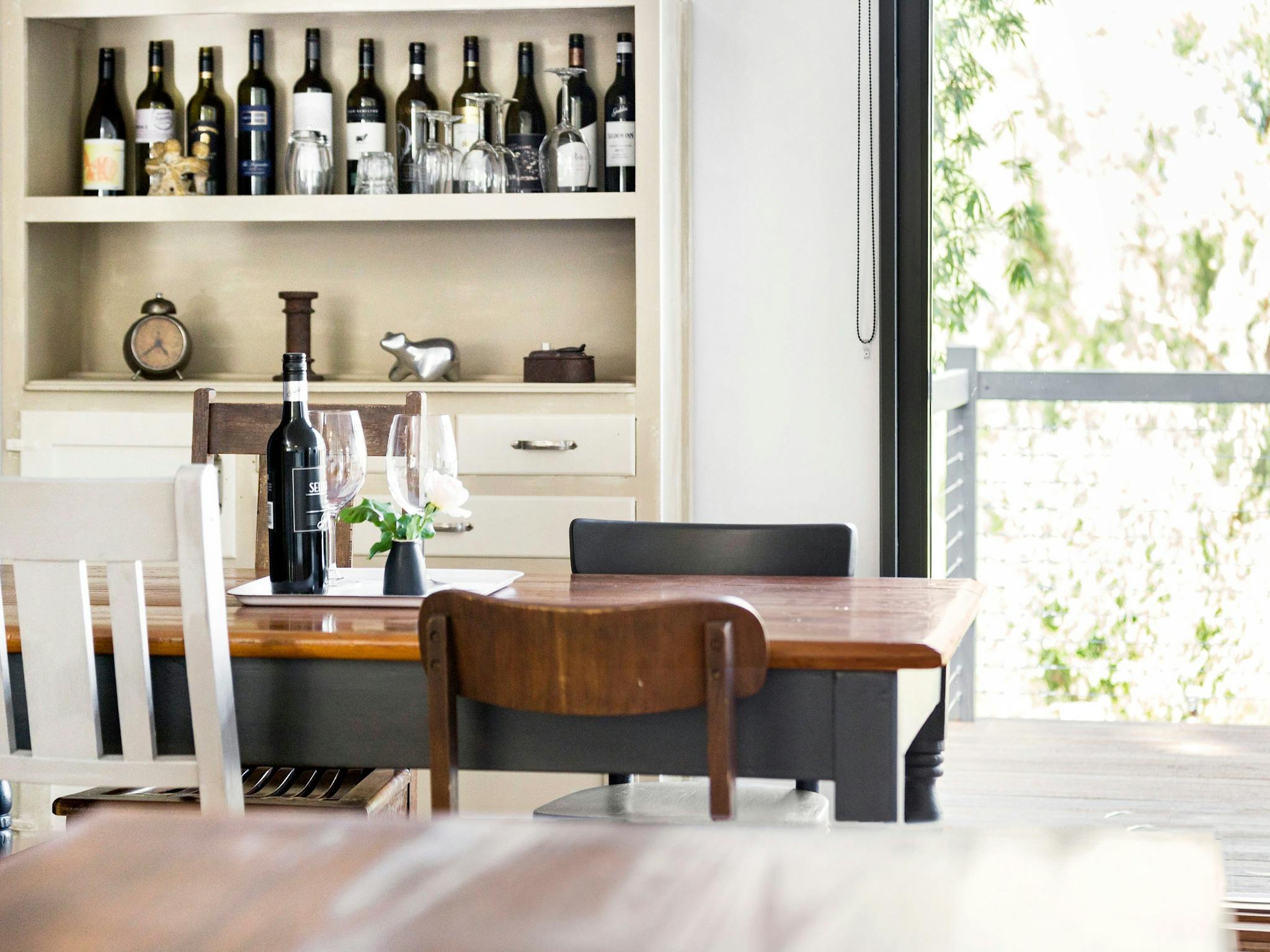 Karawatha Cottages McLaren Vale - detailed view of dining room of Ponder Cottage